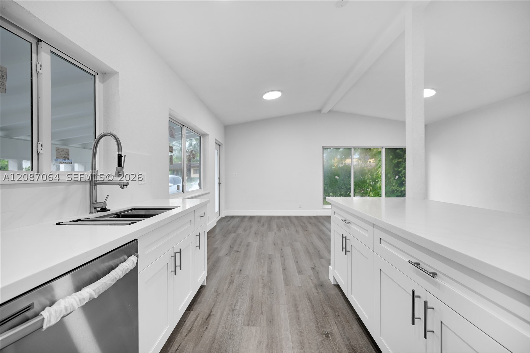 1018 NE 7th St, Hallandale Beach FL 33009