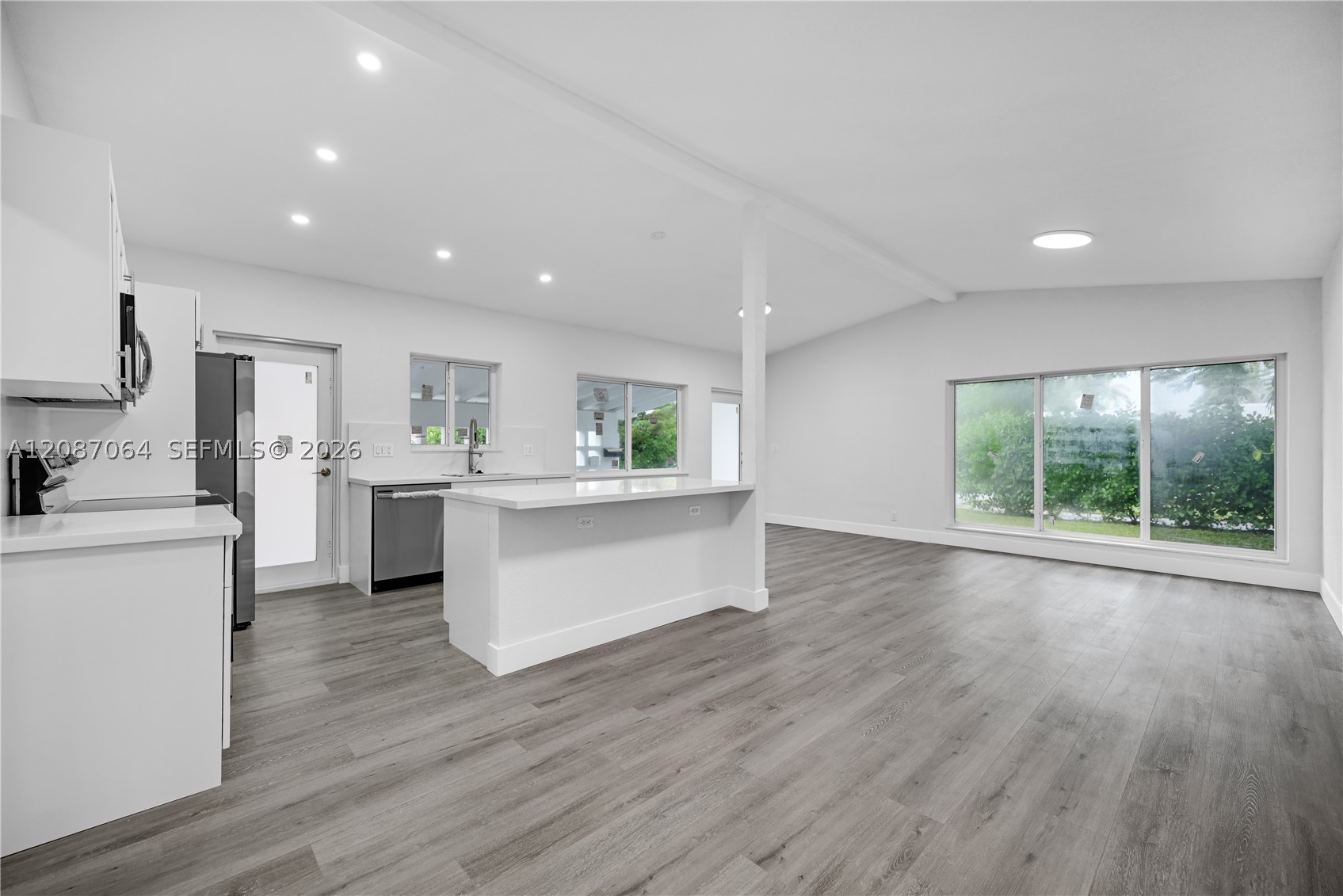 1018 NE 7th St, Hallandale Beach FL 33009
