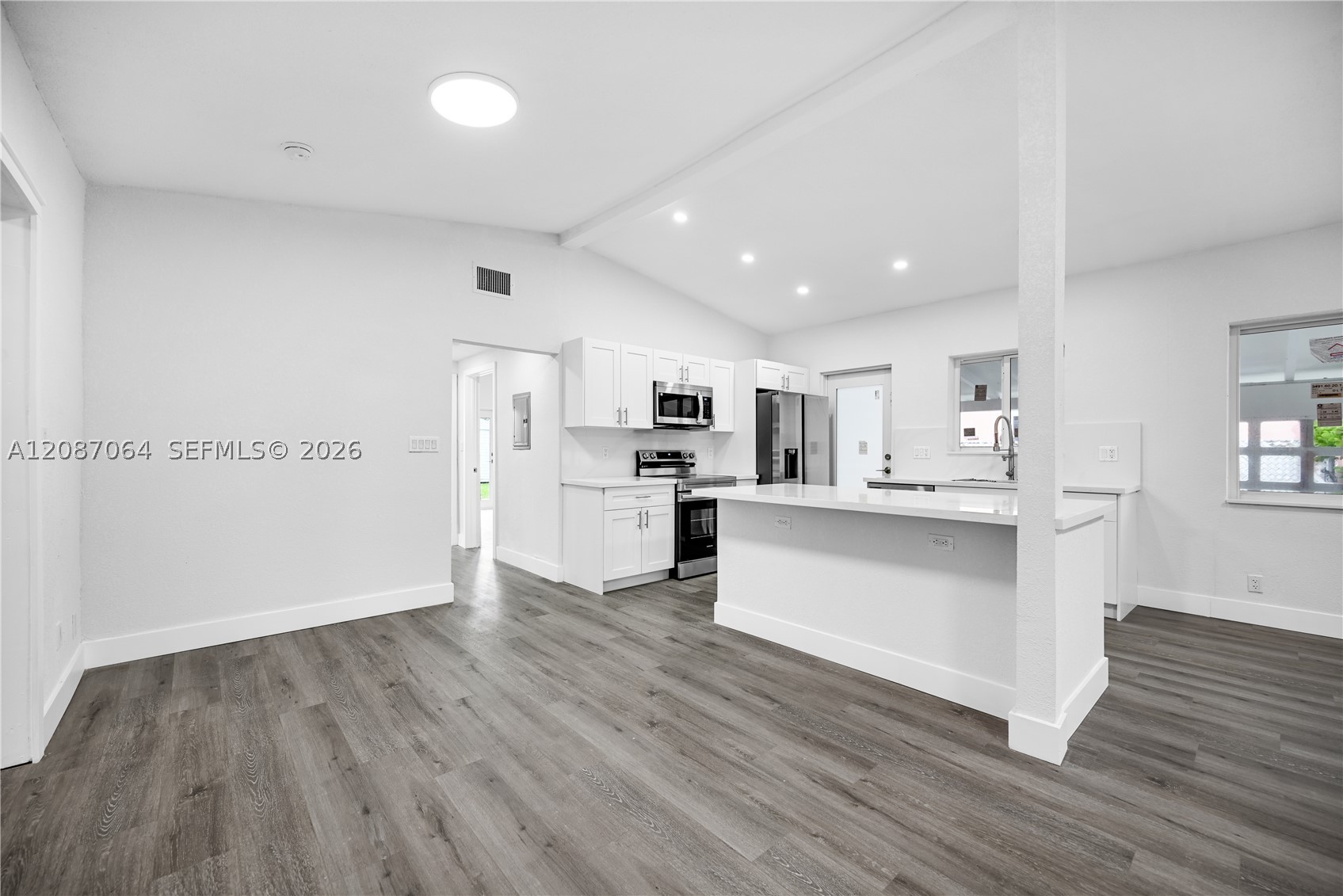 1018 NE 7th St, Hallandale Beach FL 33009