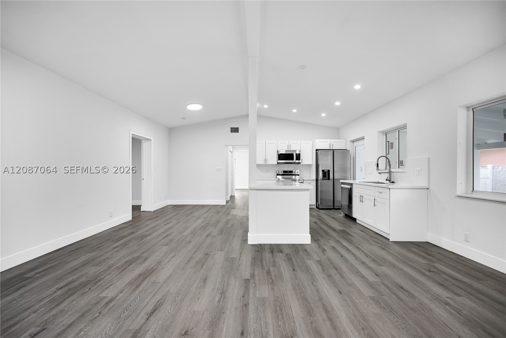 1018 NE 7th St, Hallandale Beach FL 33009