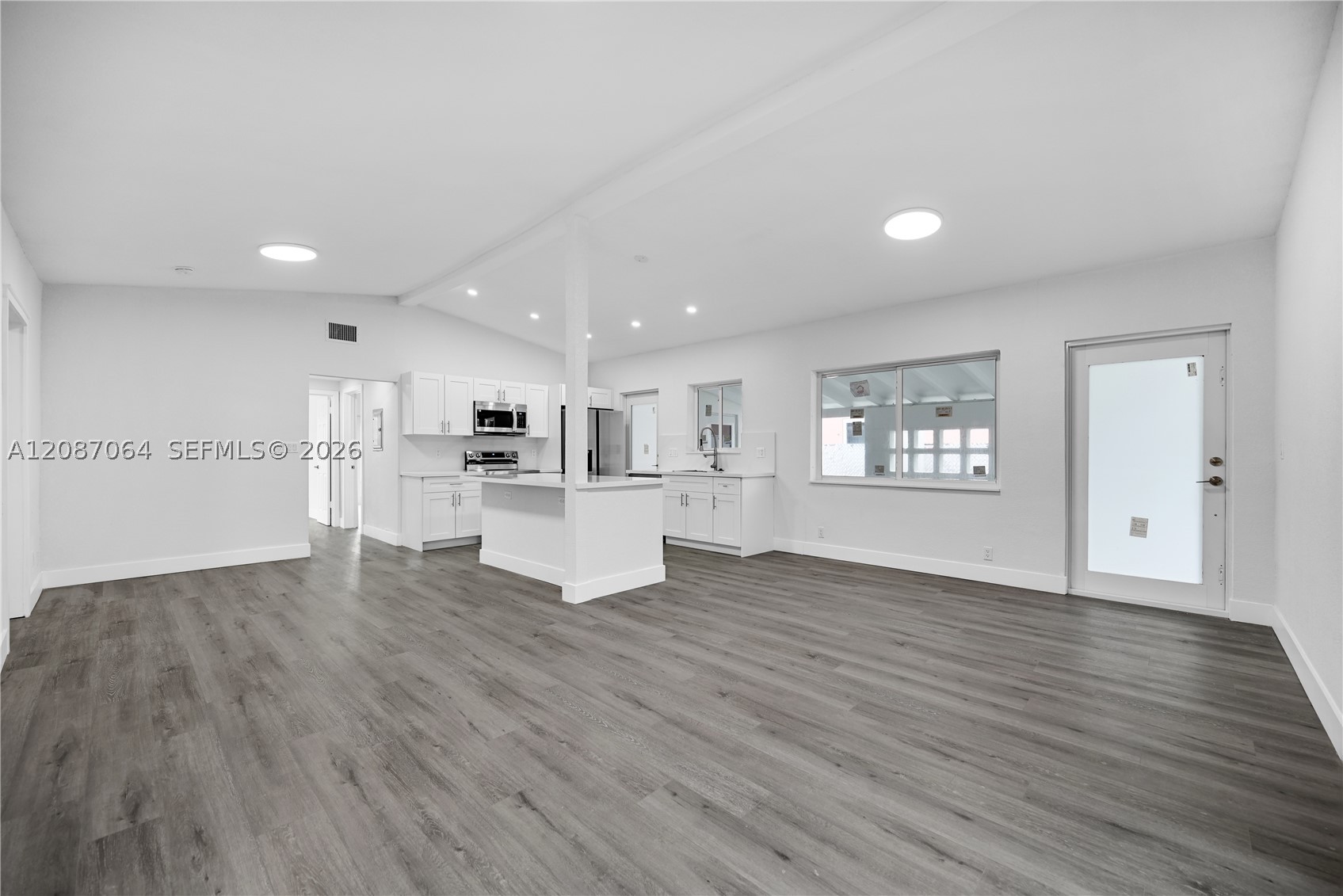 1018 NE 7th St, Hallandale Beach FL 33009
