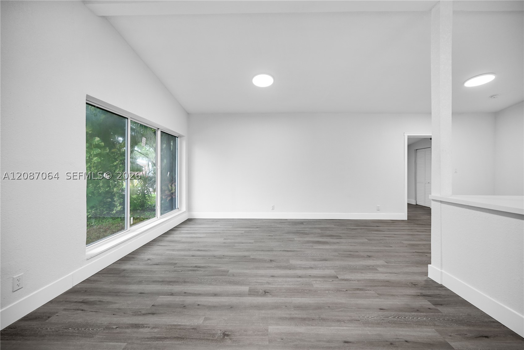 1018 NE 7th St, Hallandale Beach FL 33009