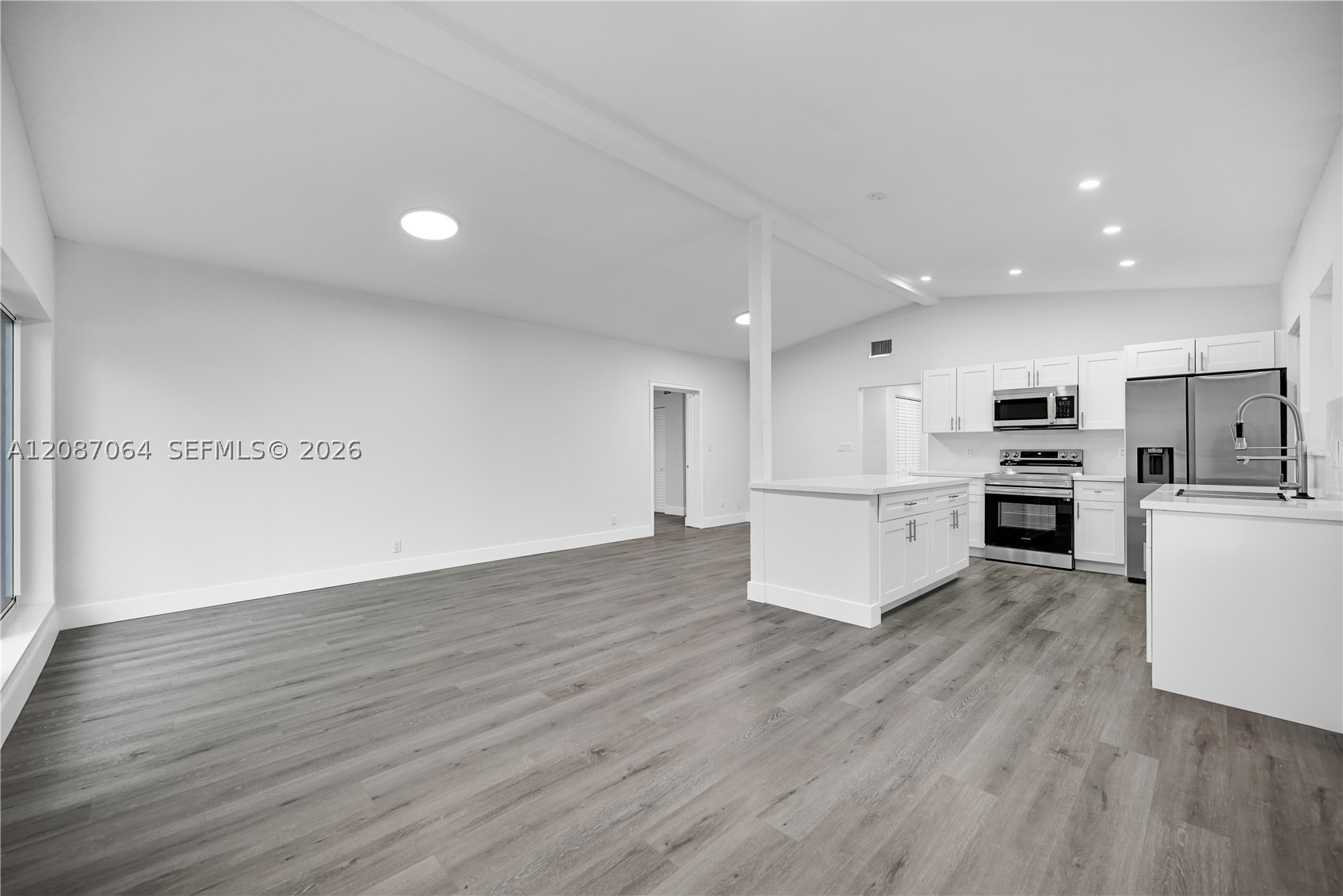 1018 NE 7th St, Hallandale Beach FL 33009