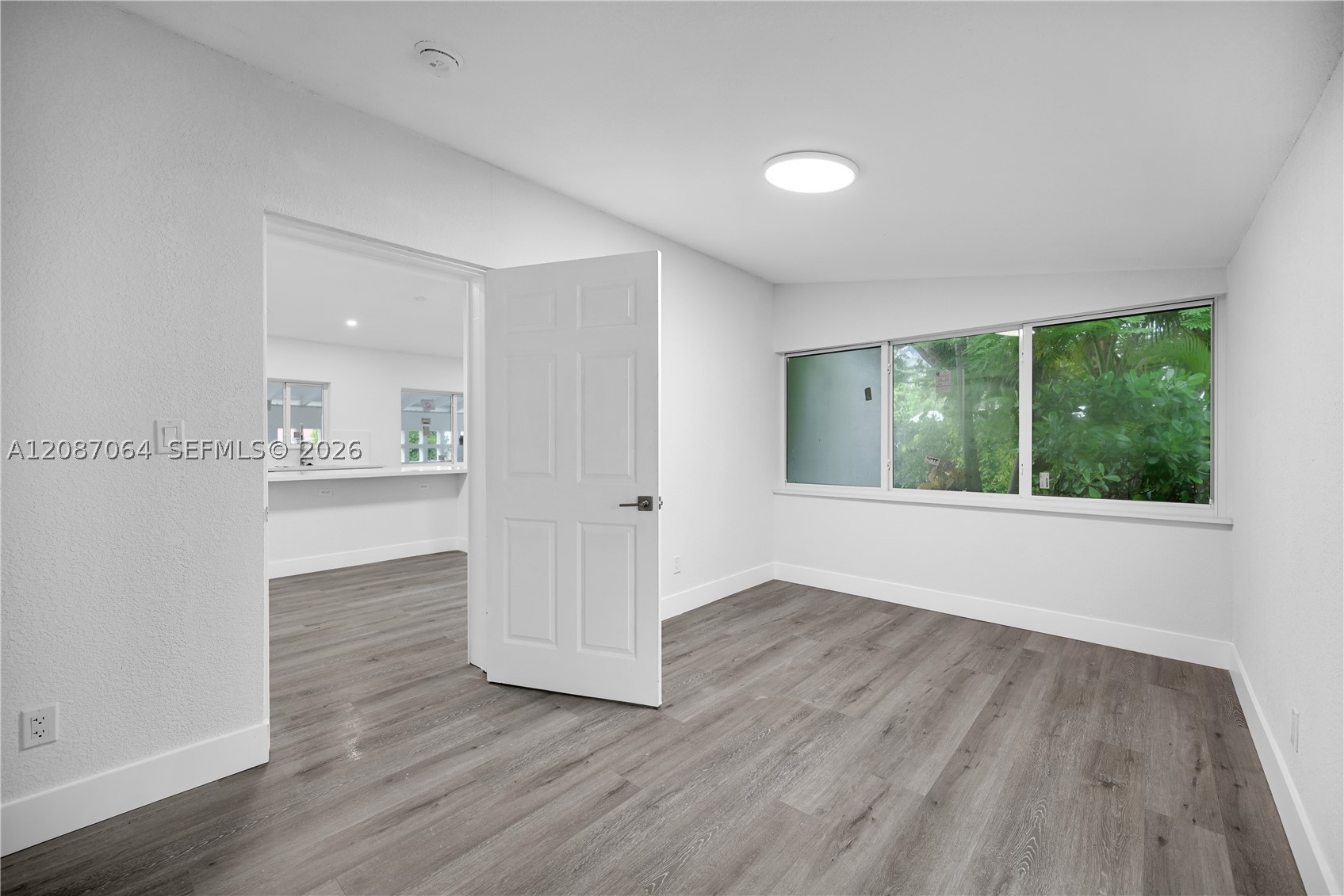 1018 NE 7th St, Hallandale Beach FL 33009