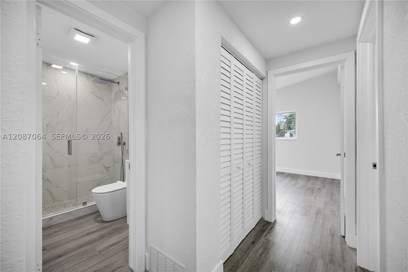 1018 NE 7th St, Hallandale Beach FL 33009