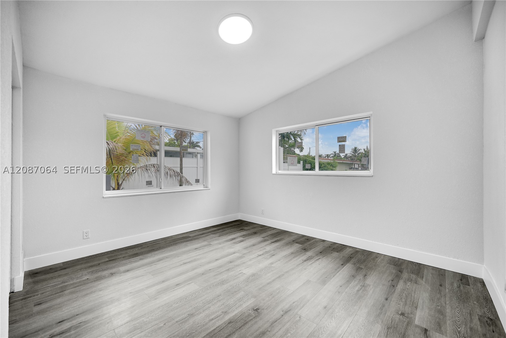 1018 NE 7th St, Hallandale Beach FL 33009