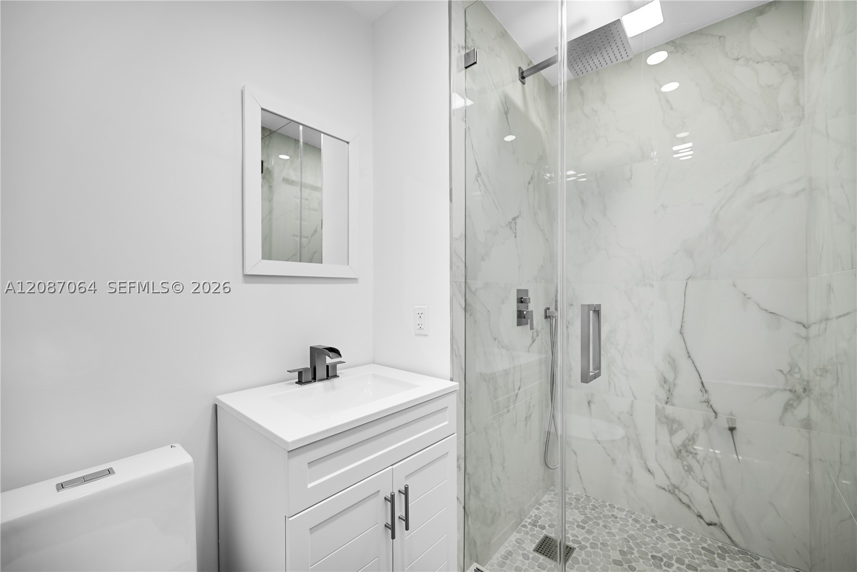 1018 NE 7th St, Hallandale Beach FL 33009