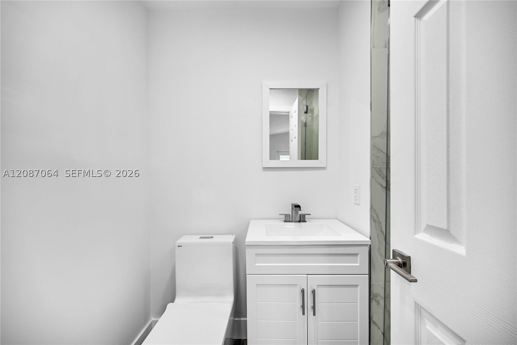 1018 NE 7th St, Hallandale Beach FL 33009