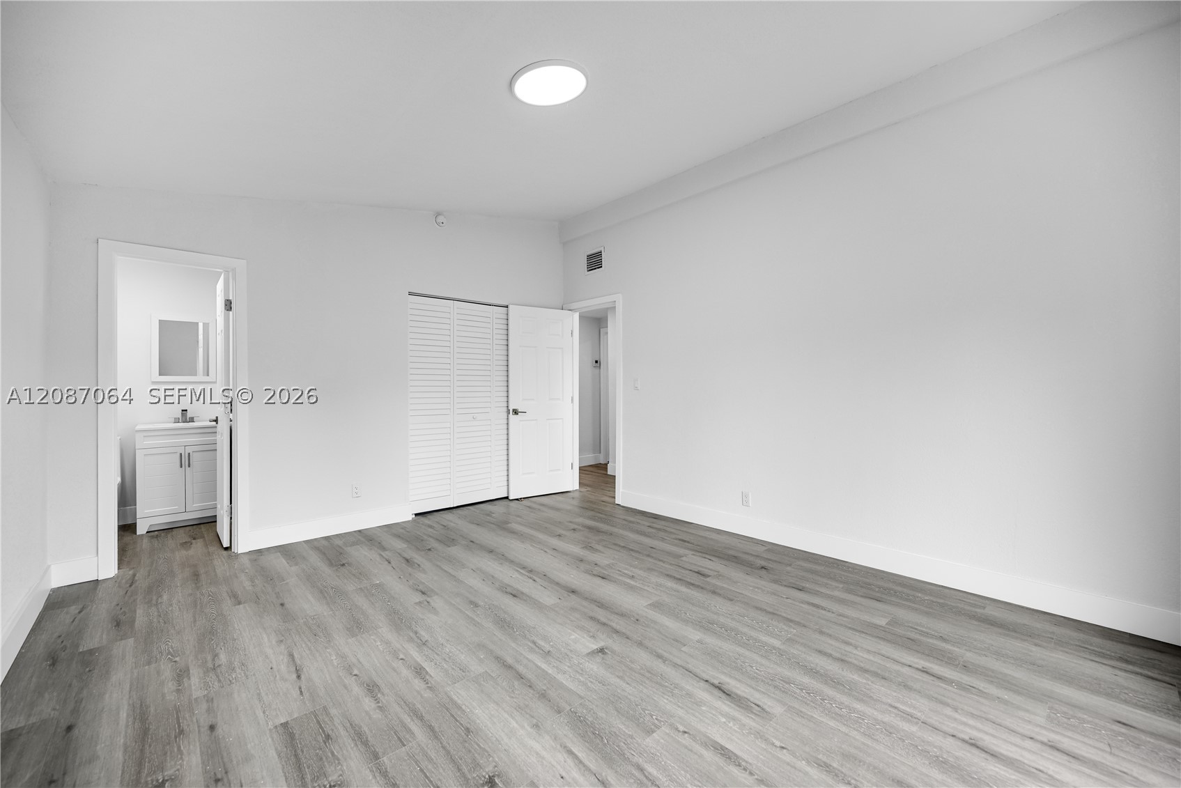 1018 NE 7th St, Hallandale Beach FL 33009