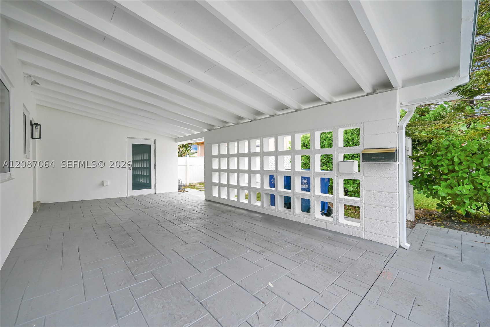1018 NE 7th St, Hallandale Beach FL 33009