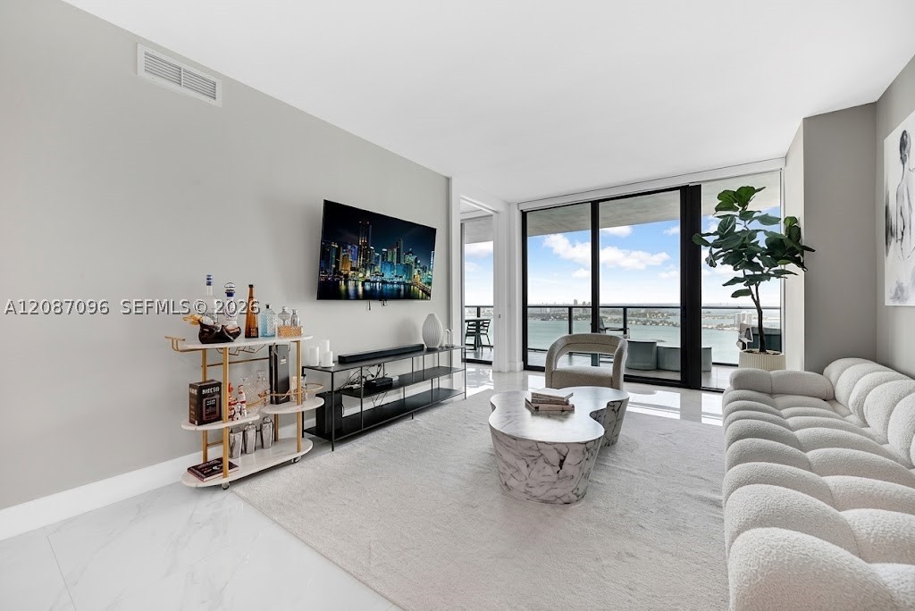 650 NE 32nd St #4705, Miami FL 33137