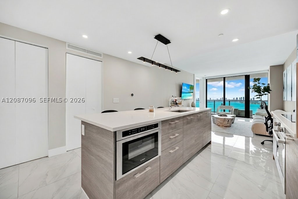 650 NE 32nd St #4705, Miami FL 33137