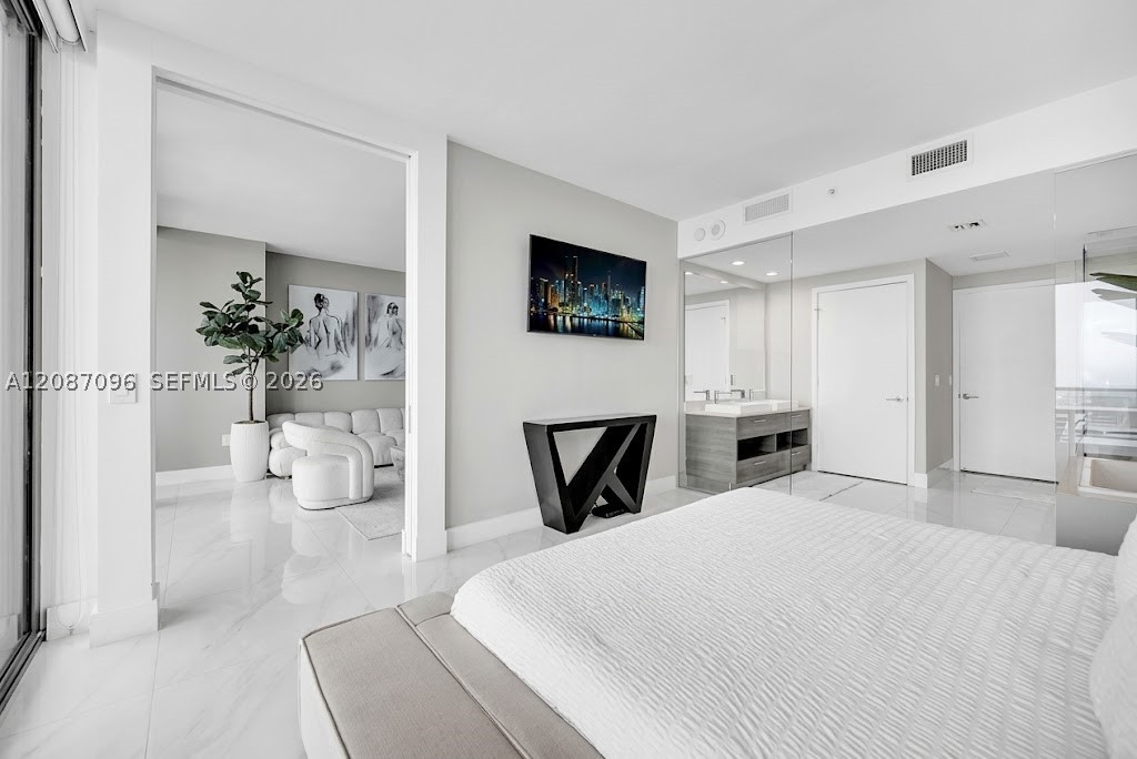 650 NE 32nd St #4705, Miami FL 33137