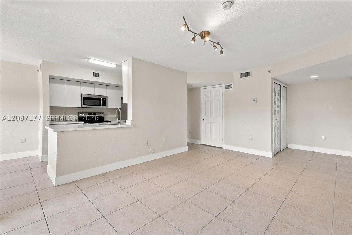 21000 SW 87th Ave #204, Cutler Bay FL 33189