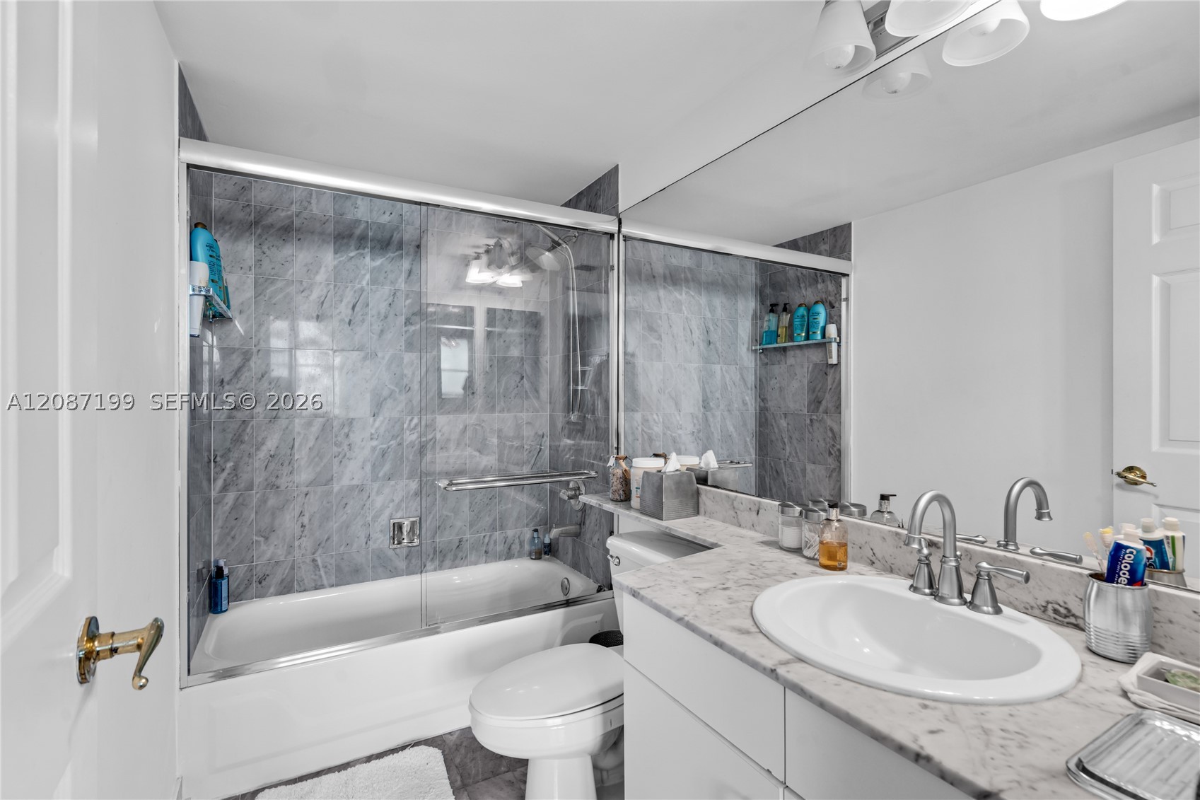 800 Claughton Island Dr #1604, Miami FL 33131