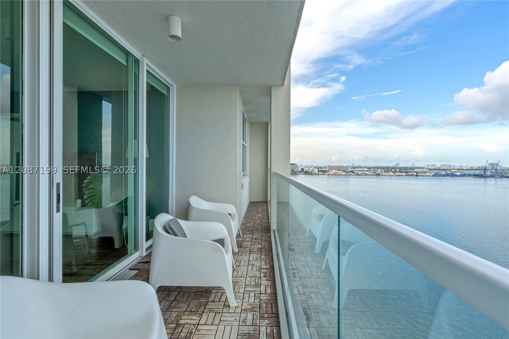800 Claughton Island Dr #1604, Miami FL 33131