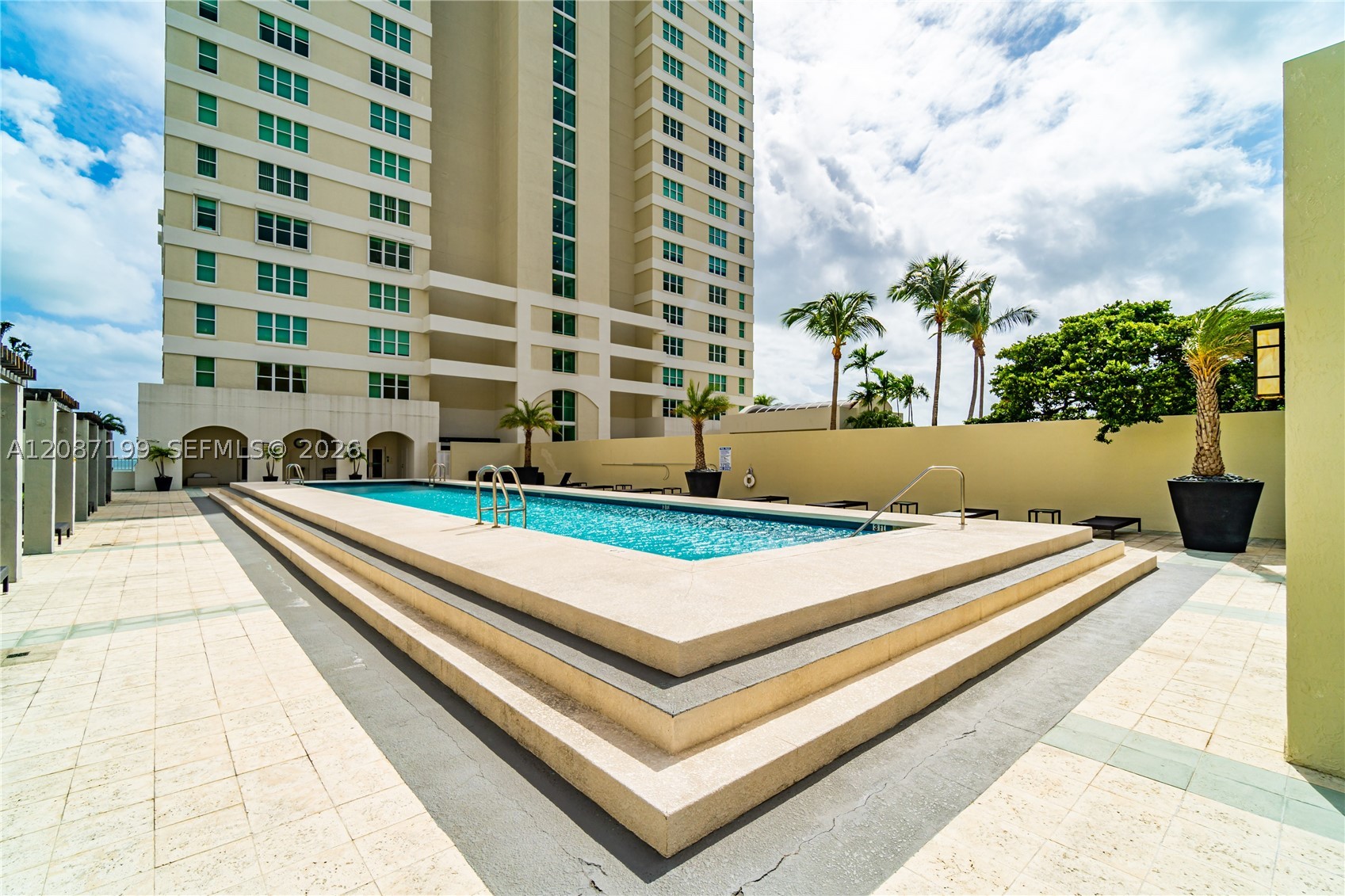 800 Claughton Island Dr #1604, Miami FL 33131