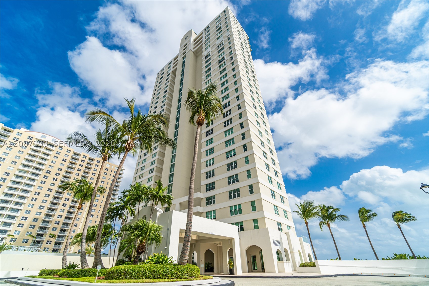 800 Claughton Island Dr #1604, Miami FL 33131