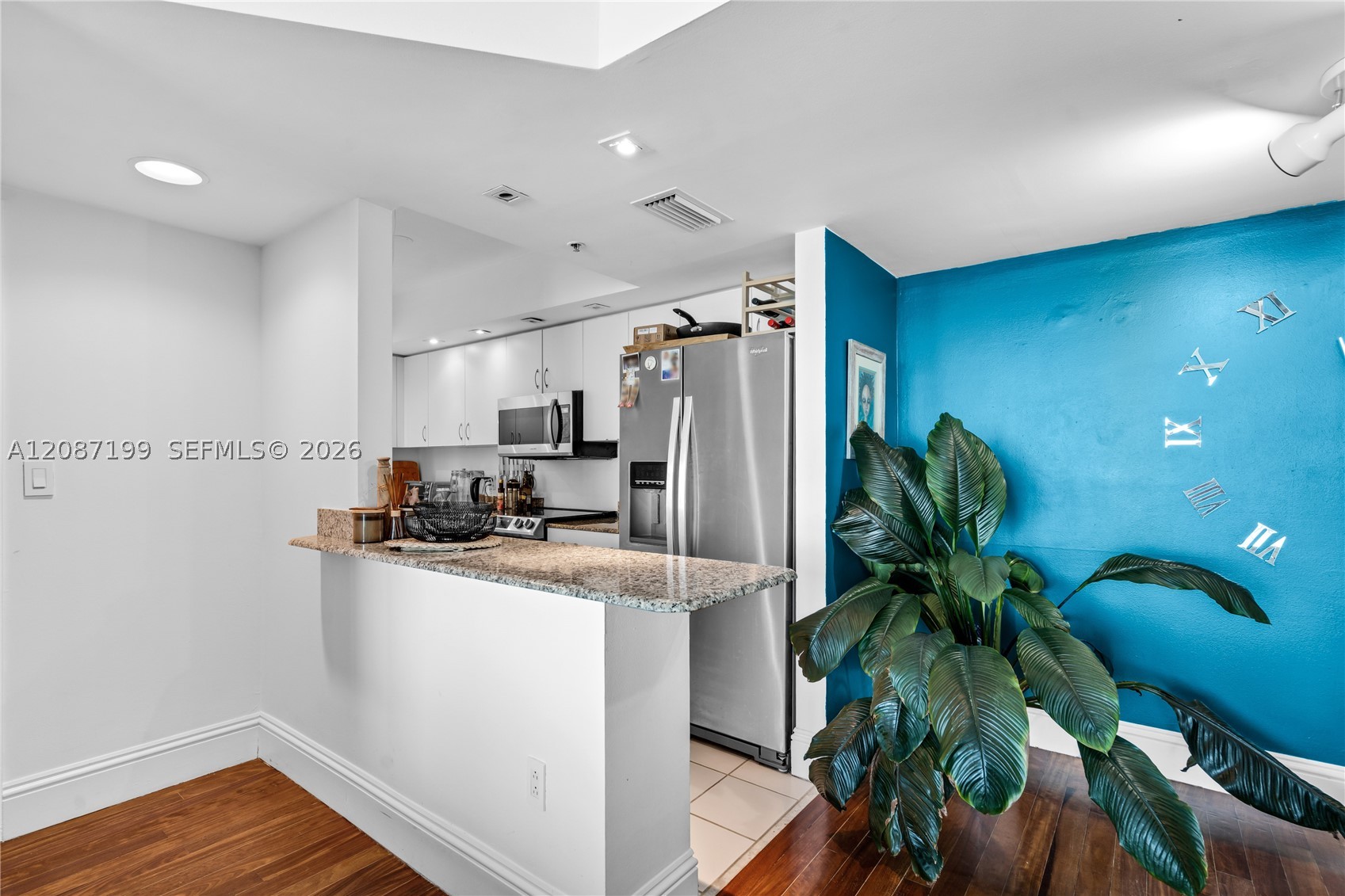 800 Claughton Island Dr #1604, Miami FL 33131