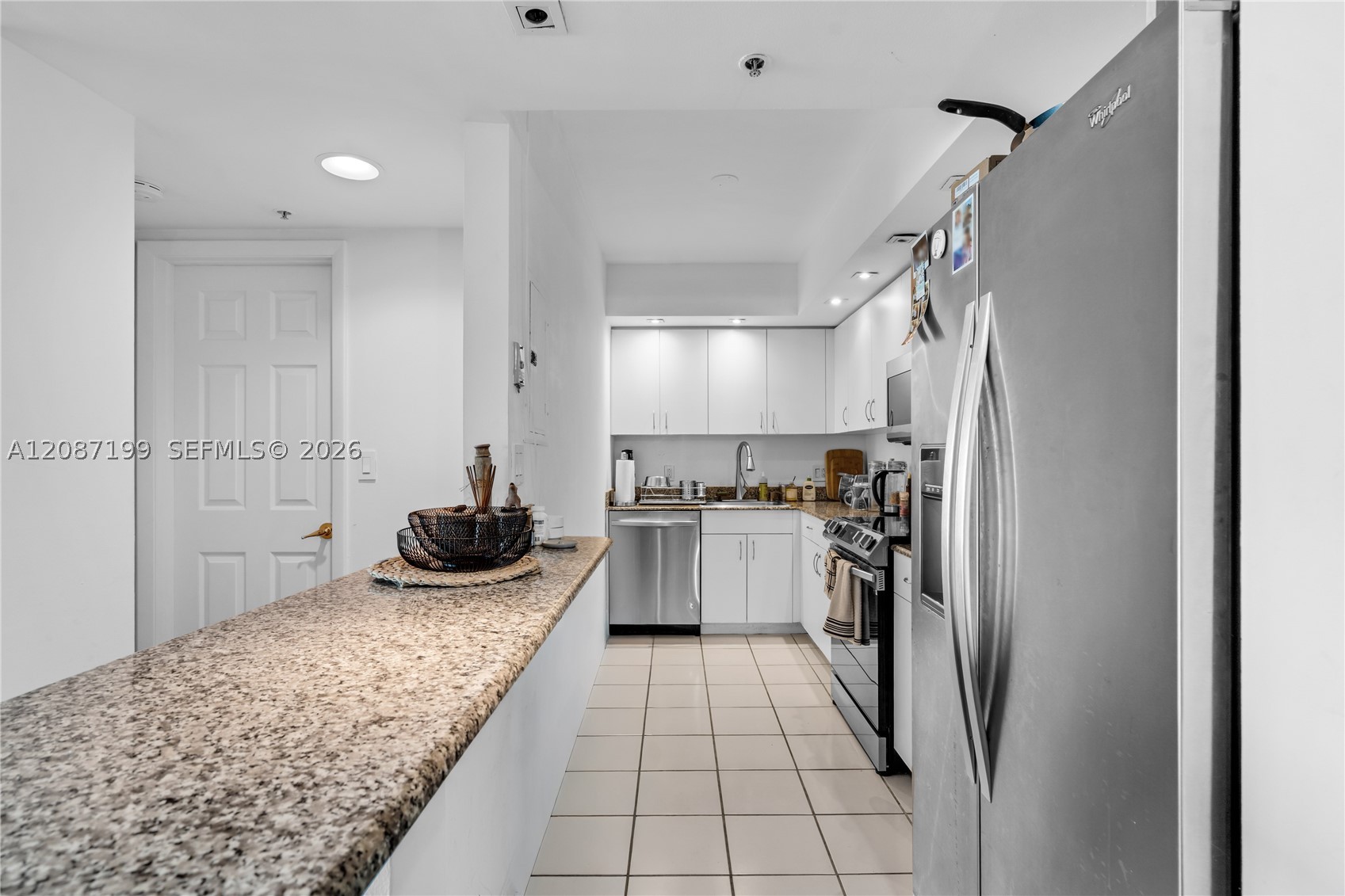 800 Claughton Island Dr #1604, Miami FL 33131