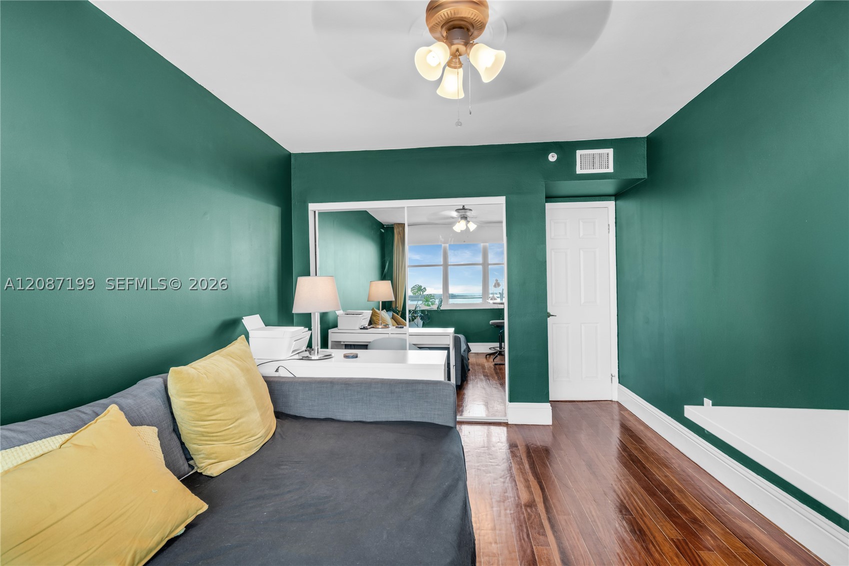800 Claughton Island Dr #1604, Miami FL 33131