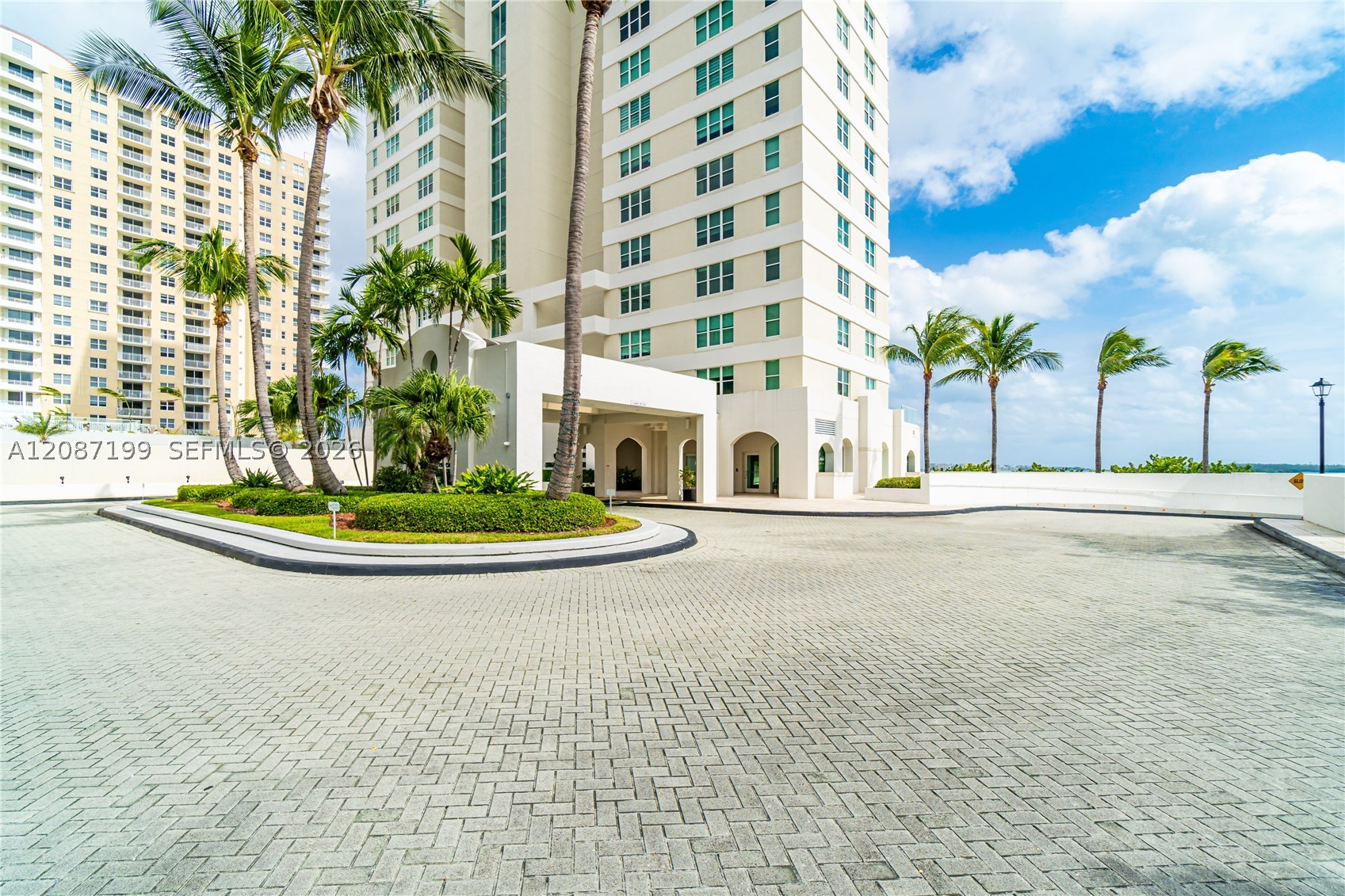 800 Claughton Island Dr #1604, Miami FL 33131