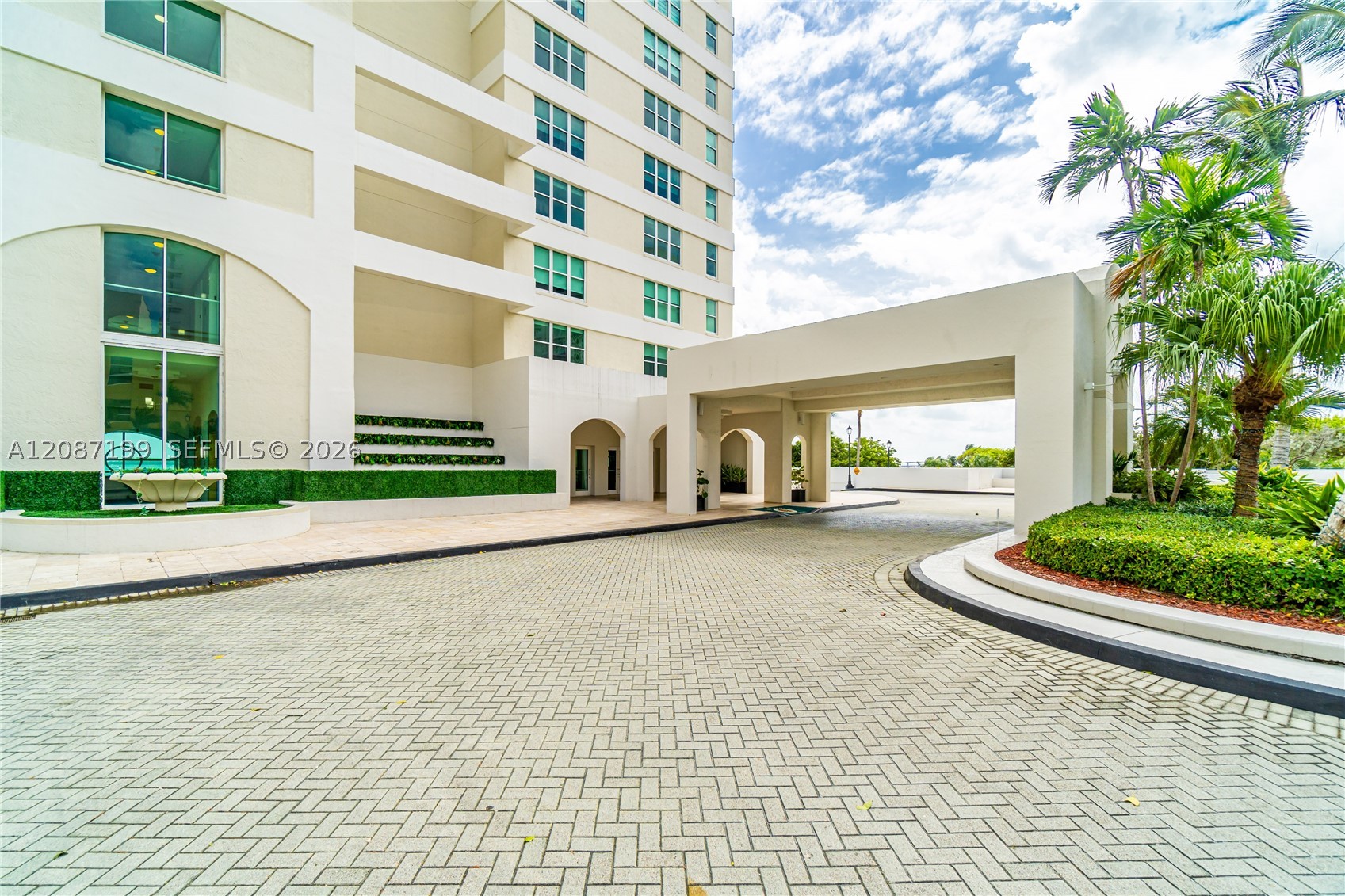 800 Claughton Island Dr #1604, Miami FL 33131