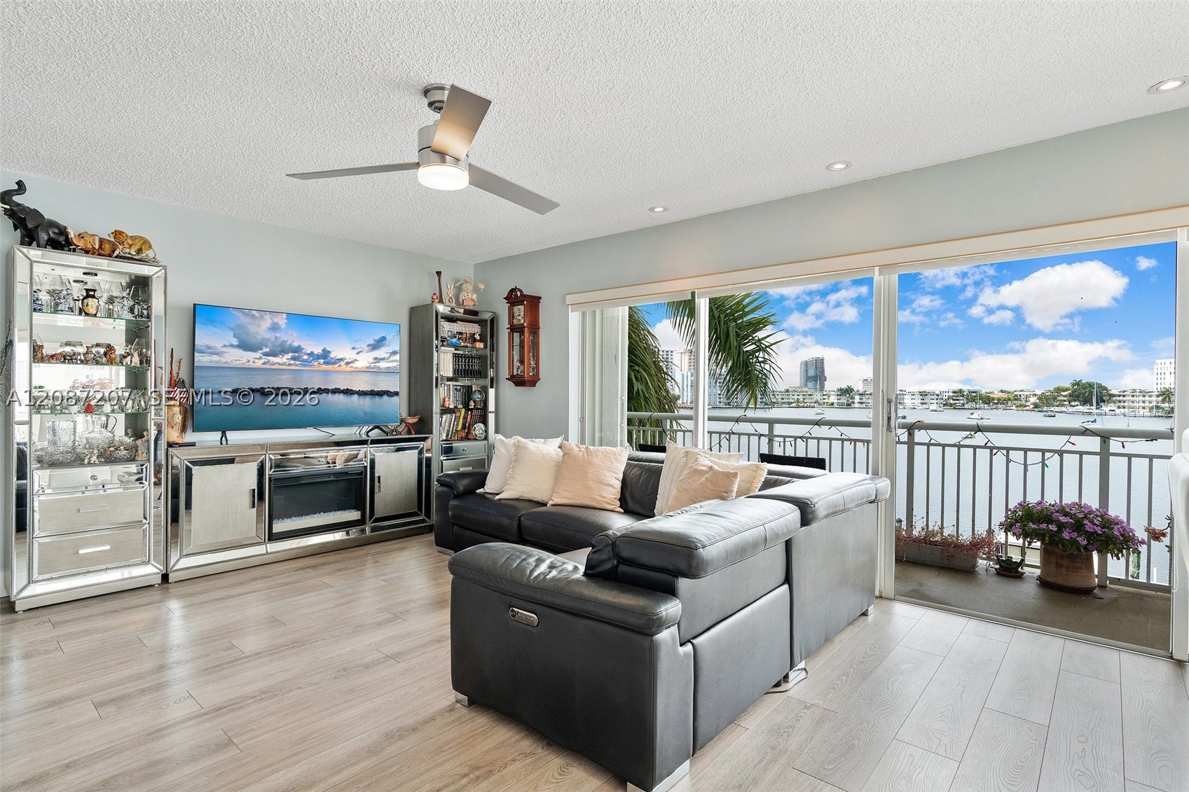 126 Golden Isles Dr #34A, Hallandale Beach FL 33009