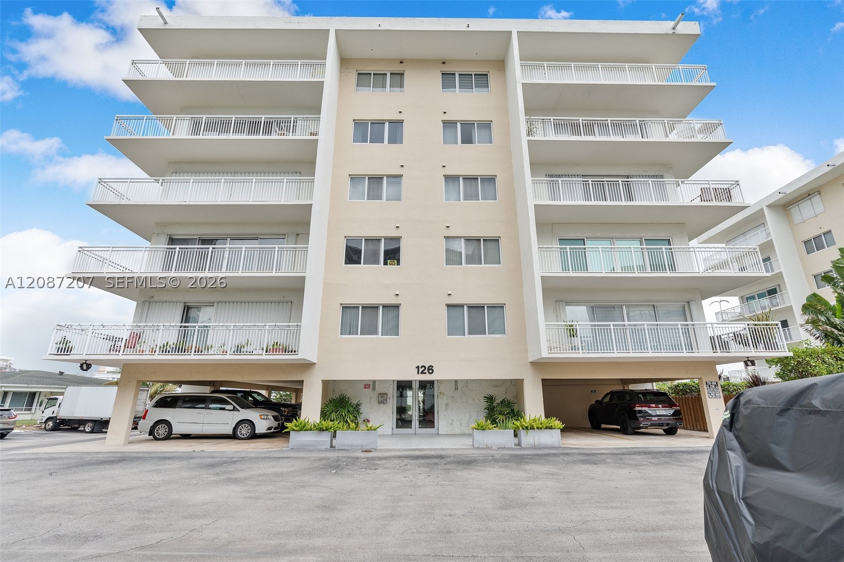 126 Golden Isles Dr #34A, Hallandale Beach FL 33009