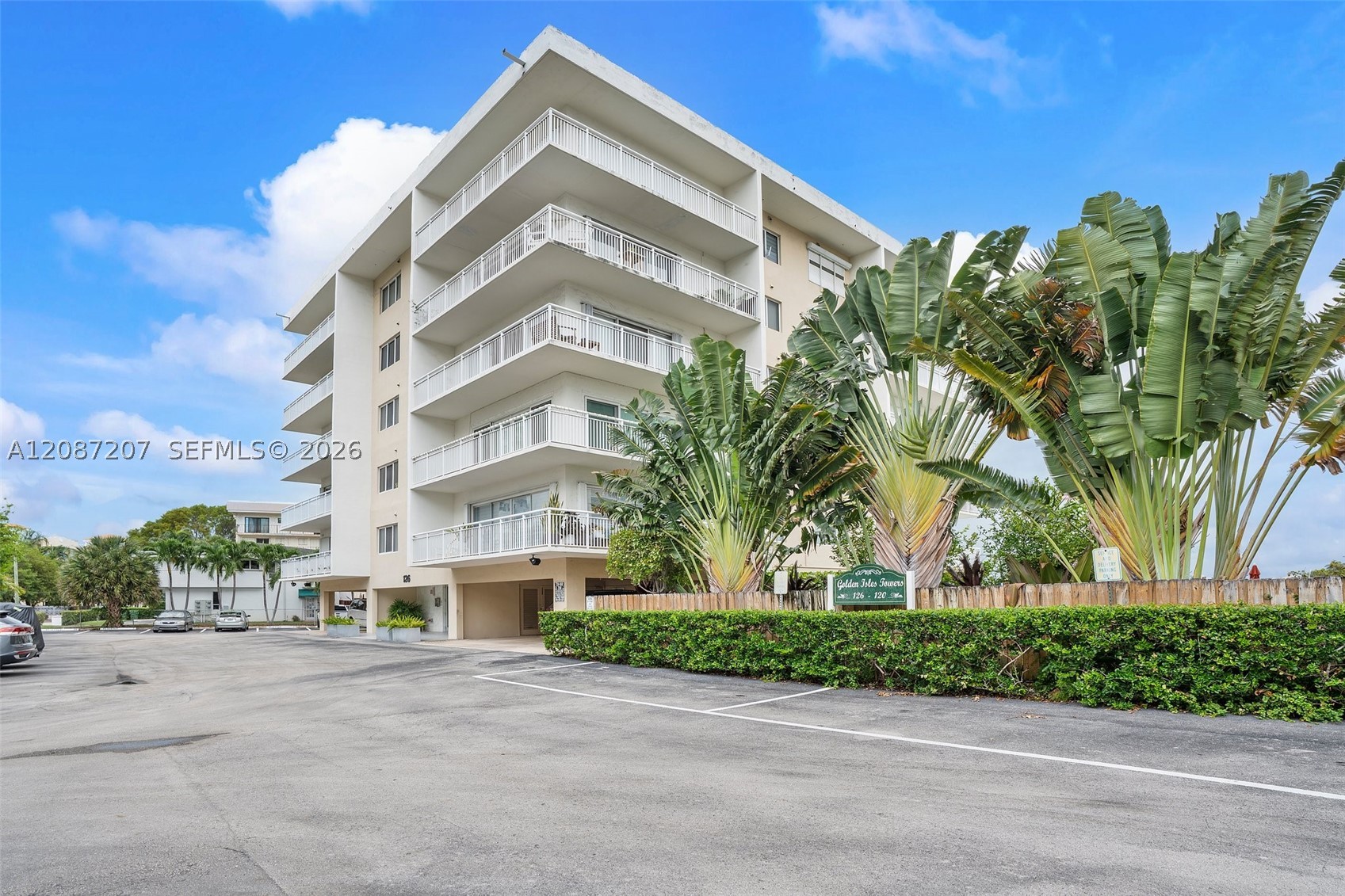 126 Golden Isles Dr #34A, Hallandale Beach FL 33009