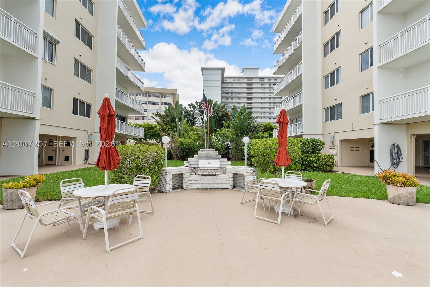 126 Golden Isles Dr #34A, Hallandale Beach FL 33009