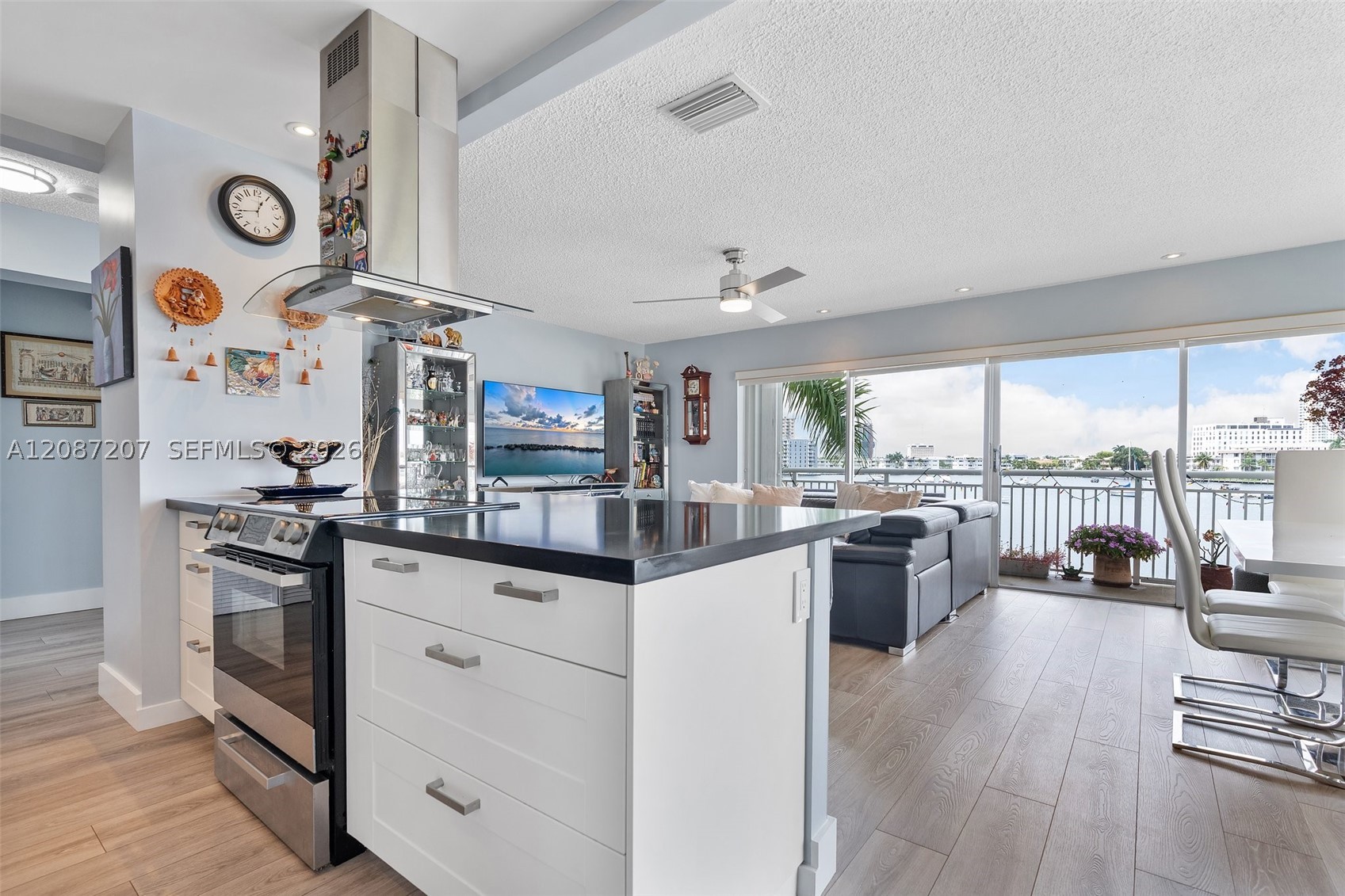 126 Golden Isles Dr #34A, Hallandale Beach FL 33009