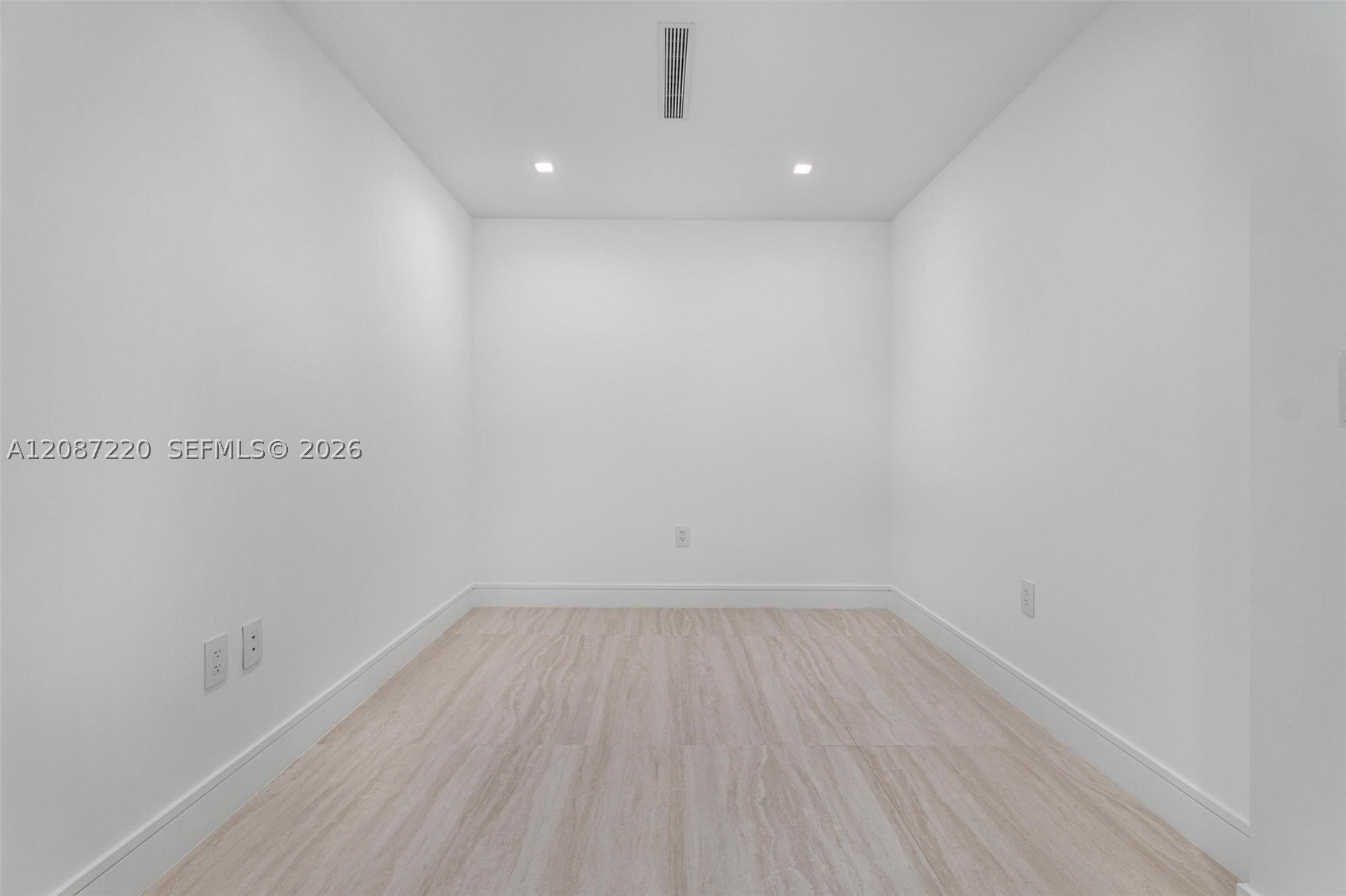 2411 Laguna #2704, North Miami FL 33181