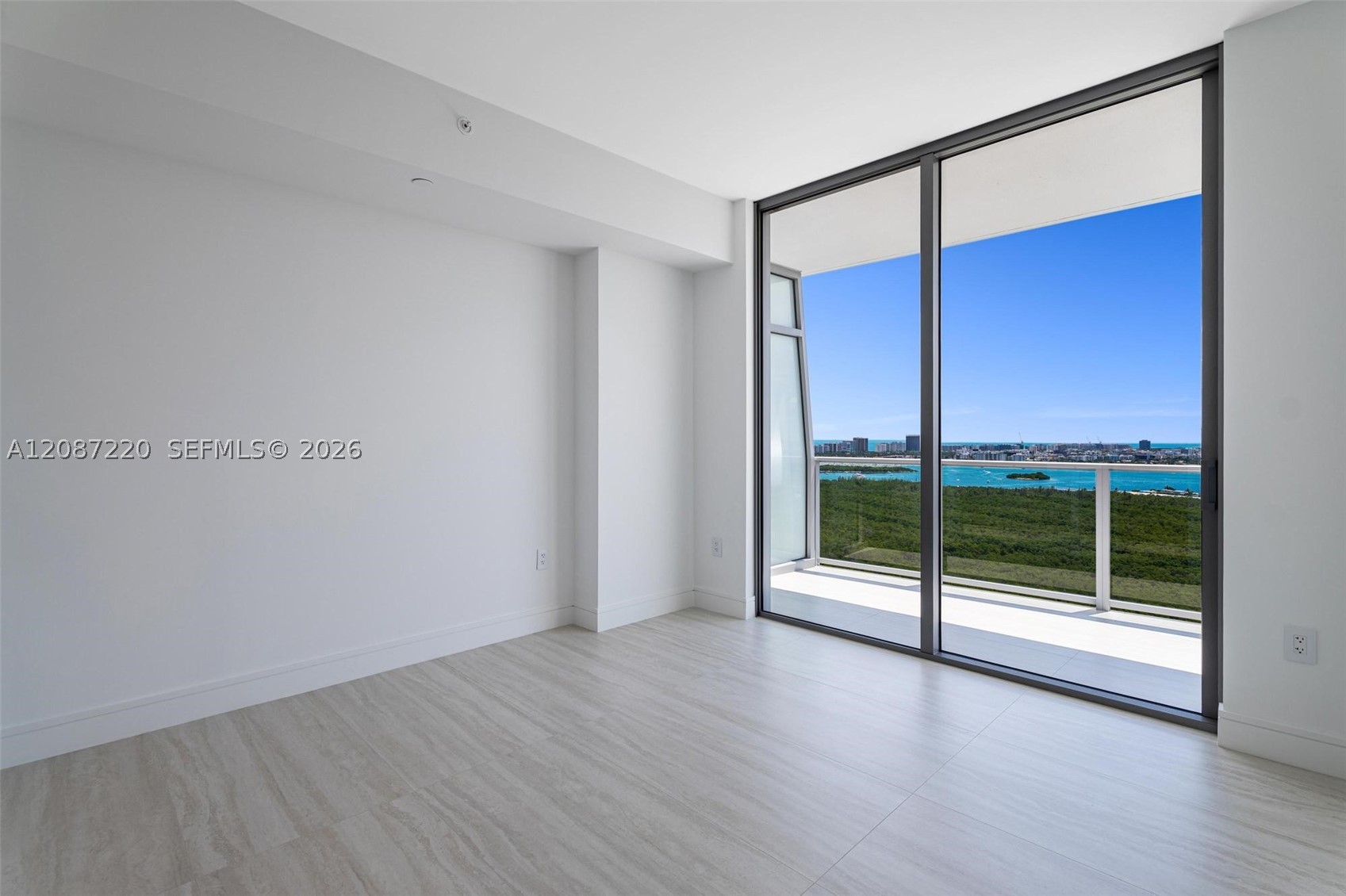 2411 Laguna #2704, North Miami FL 33181