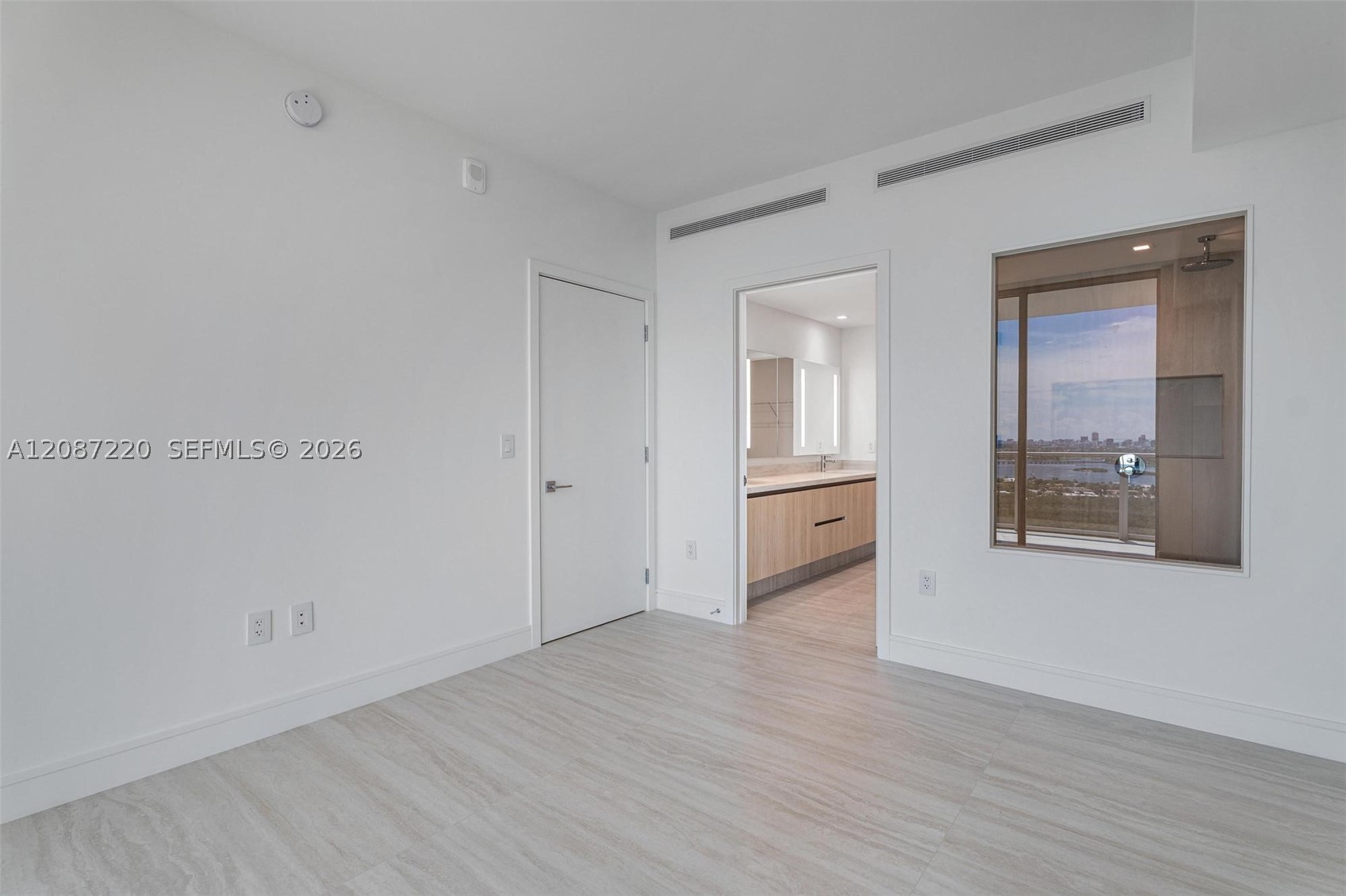 2411 Laguna #2704, North Miami FL 33181