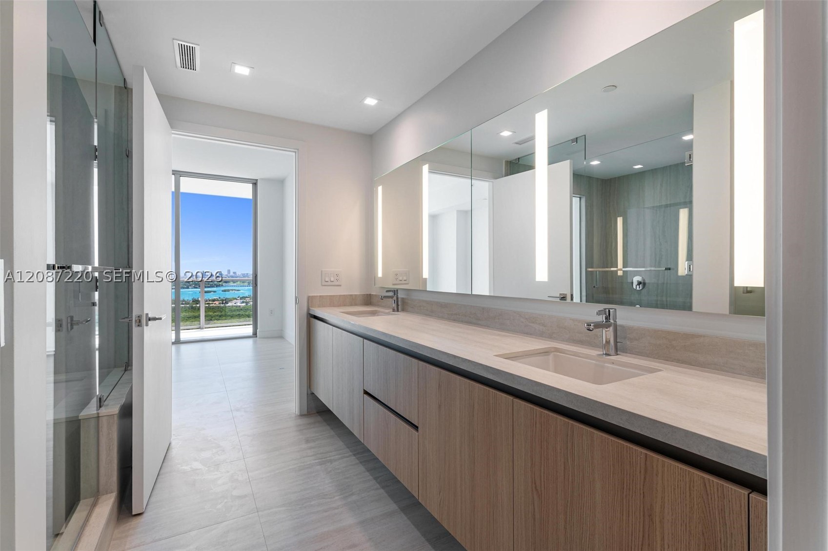 2411 Laguna #2704, North Miami FL 33181
