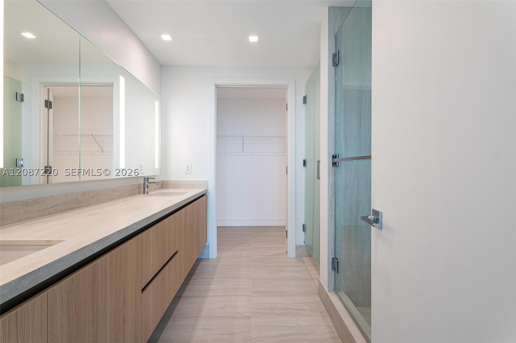 2411 Laguna #2704, North Miami FL 33181