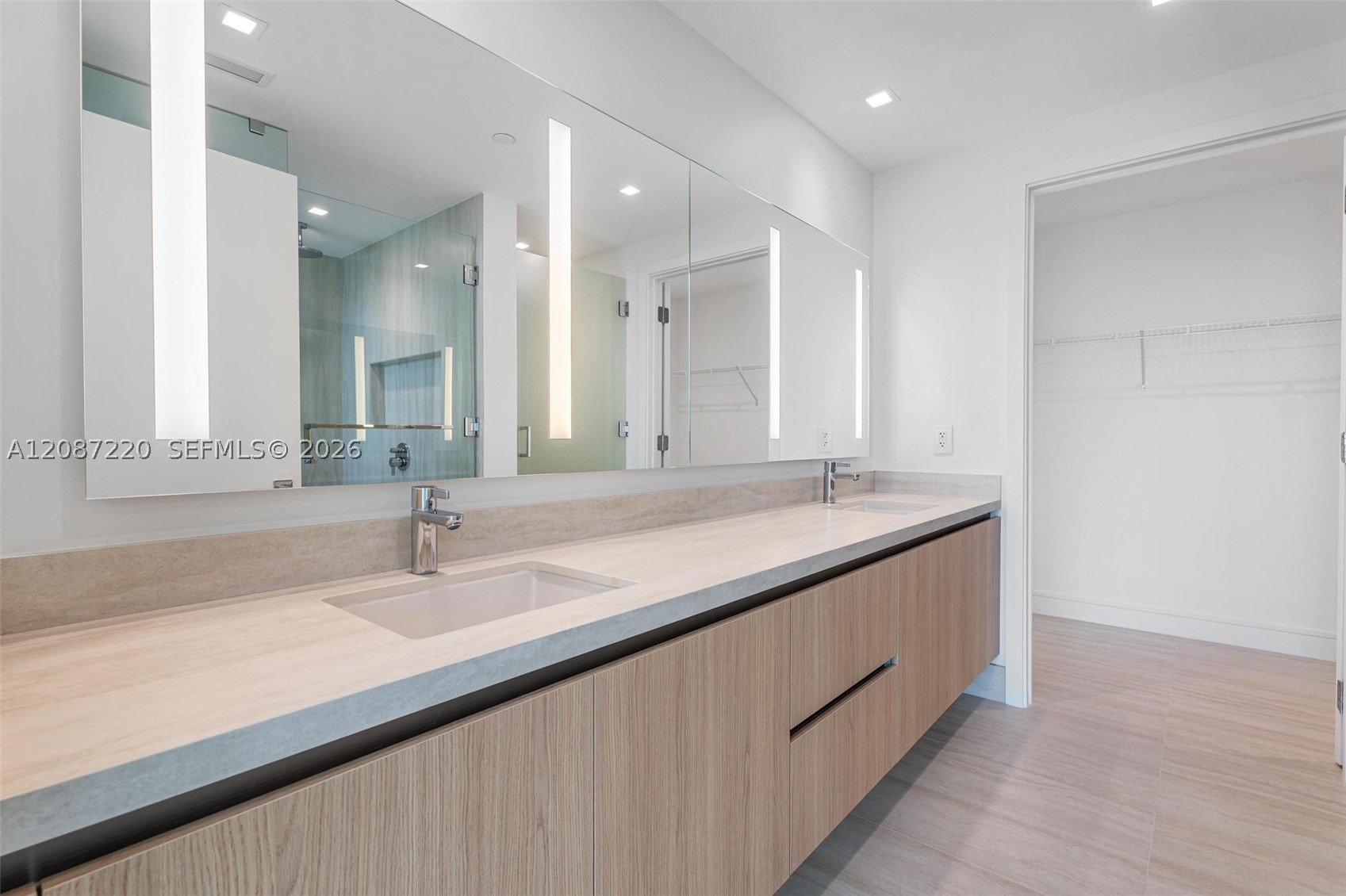 2411 Laguna #2704, North Miami FL 33181