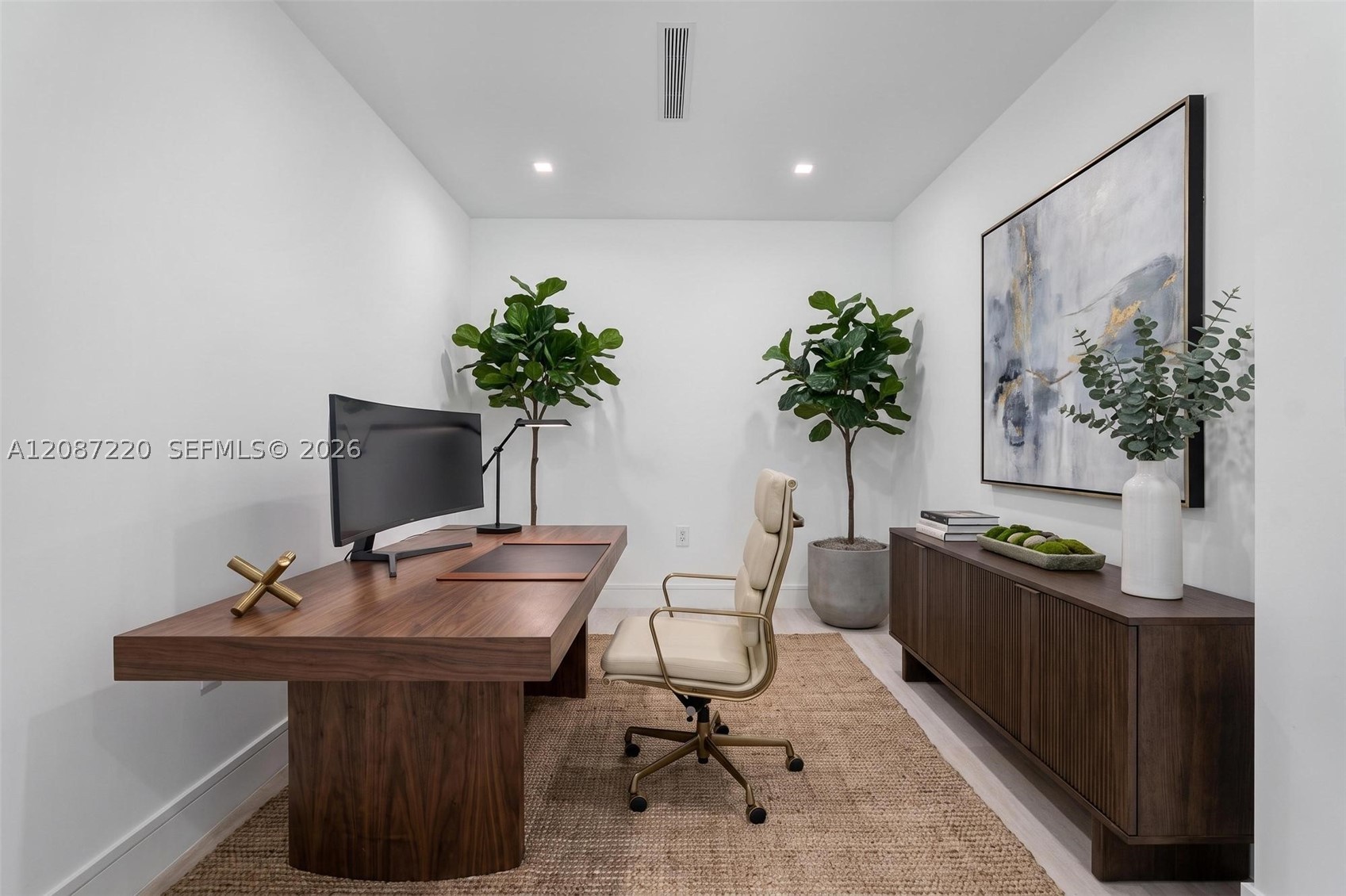 2411 Laguna #2704, North Miami FL 33181
