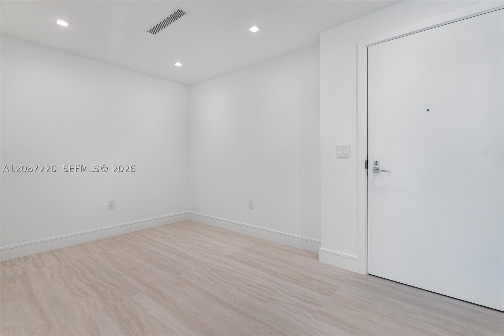 2411 Laguna #2704, North Miami FL 33181