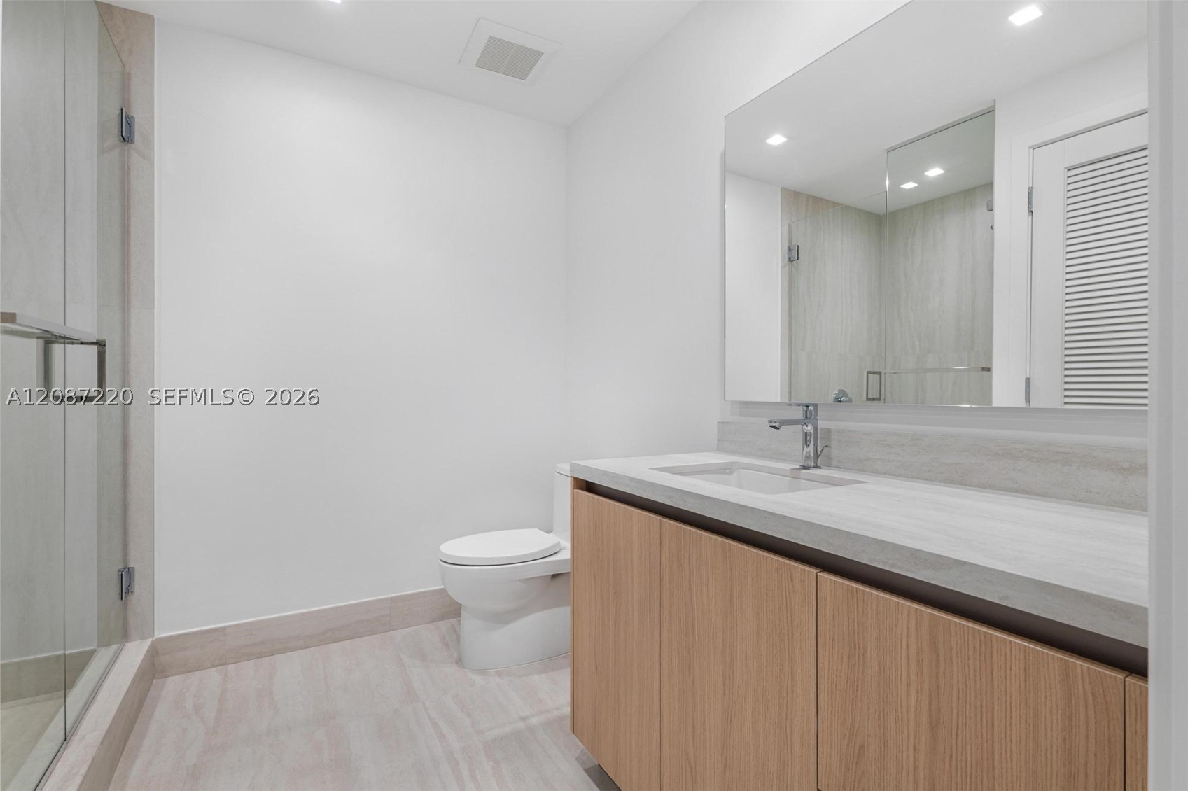 2411 Laguna #2704, North Miami FL 33181