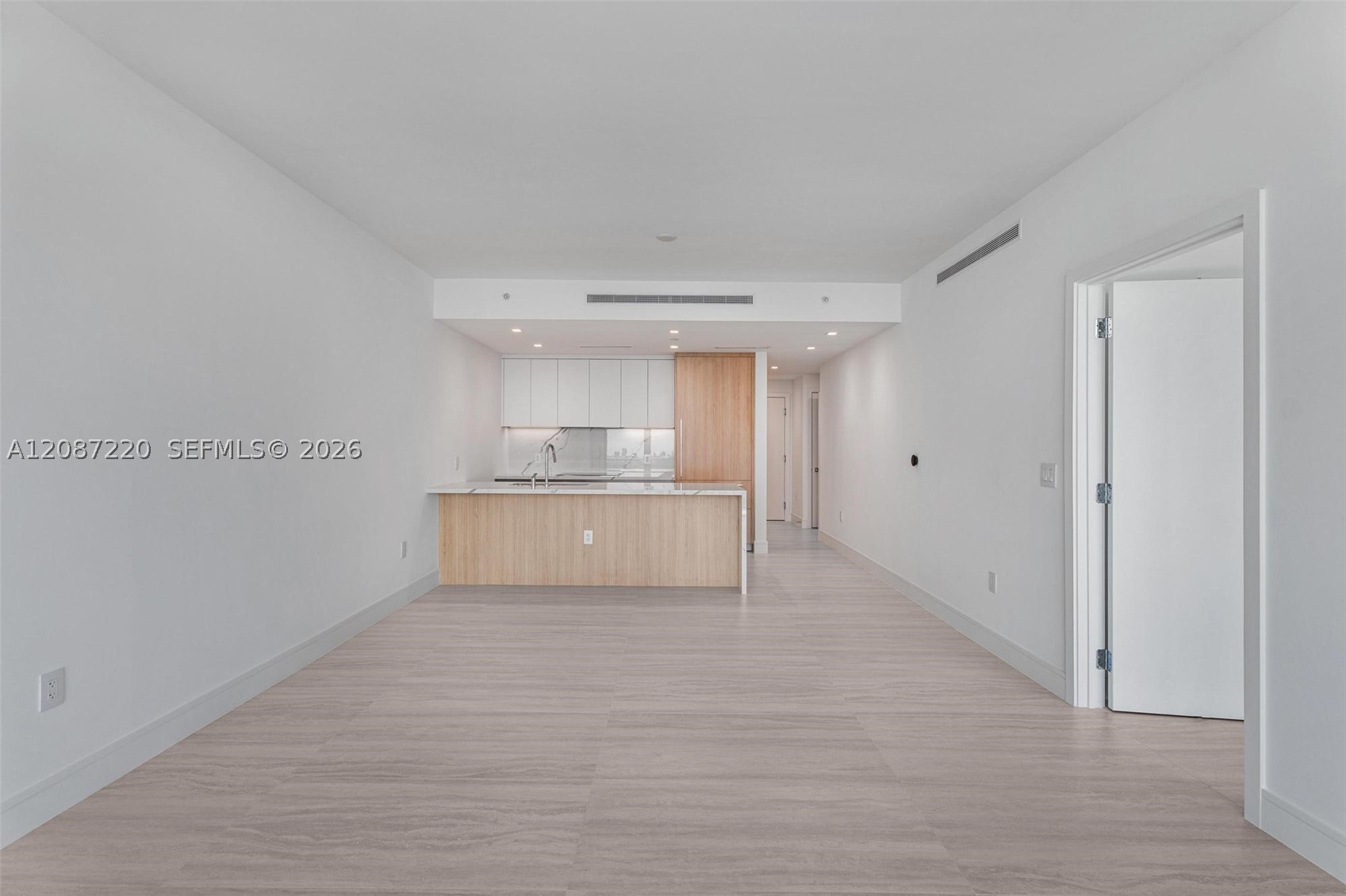 2411 Laguna #2704, North Miami FL 33181