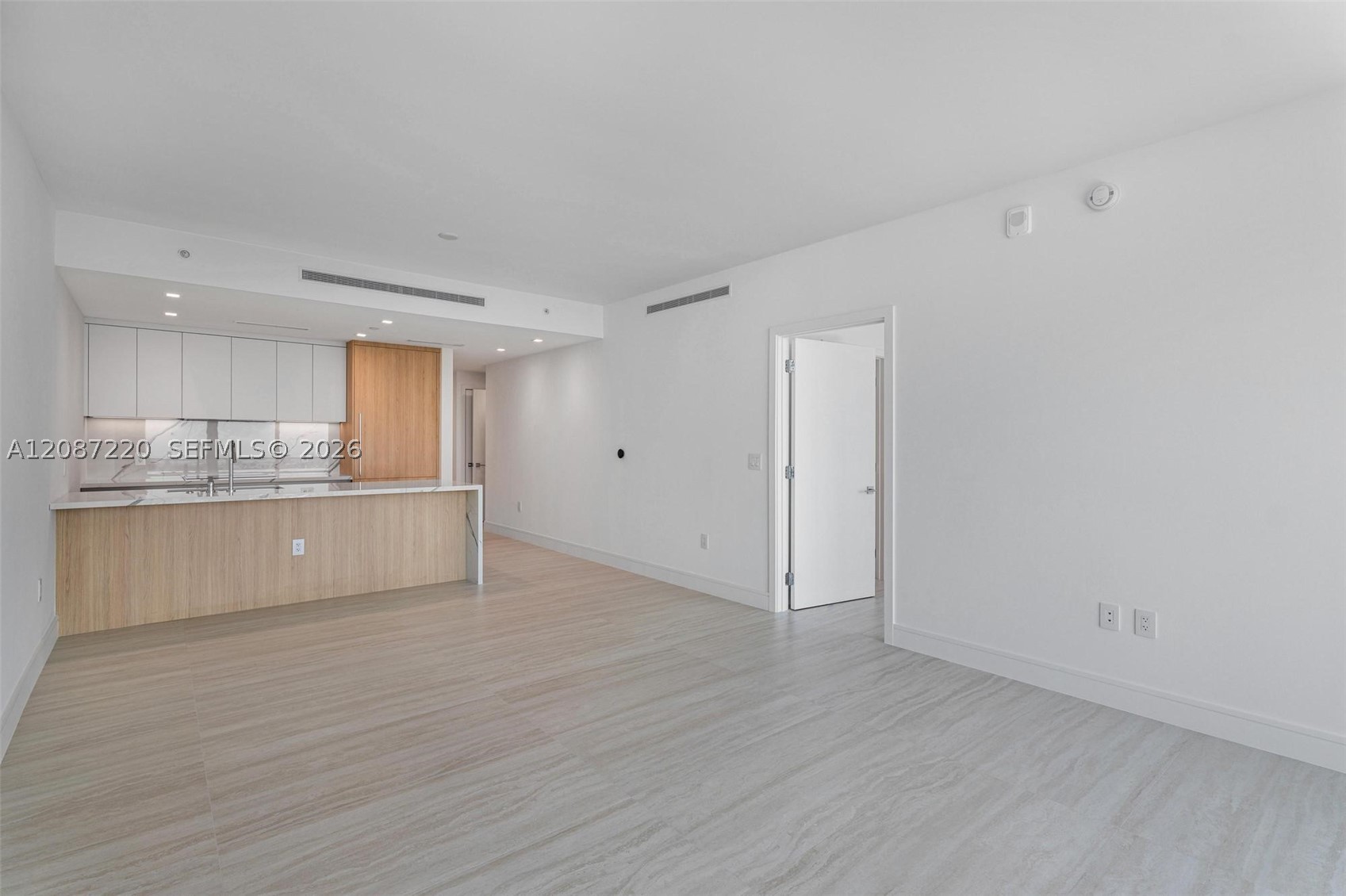 2411 Laguna #2704, North Miami FL 33181
