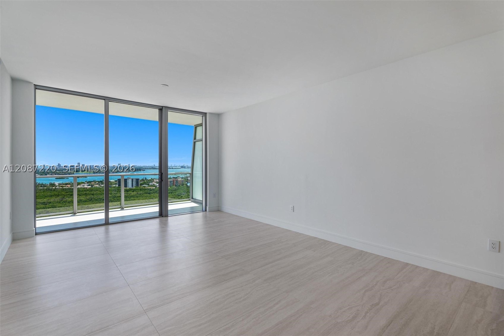 2411 Laguna #2704, North Miami FL 33181