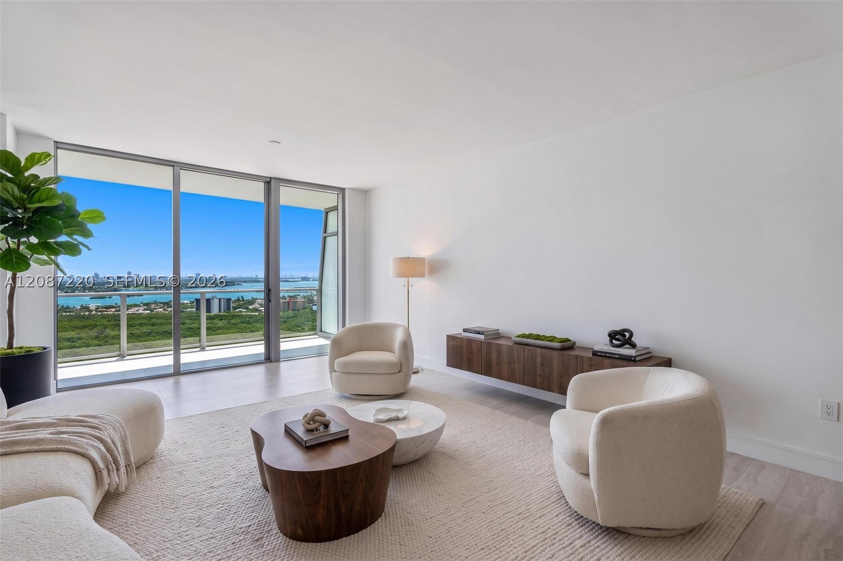 2411 Laguna #2704, North Miami FL 33181