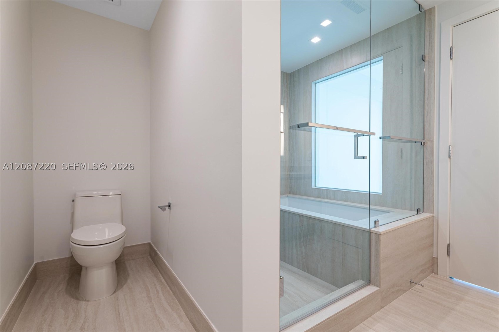 2411 Laguna #2704, North Miami FL 33181