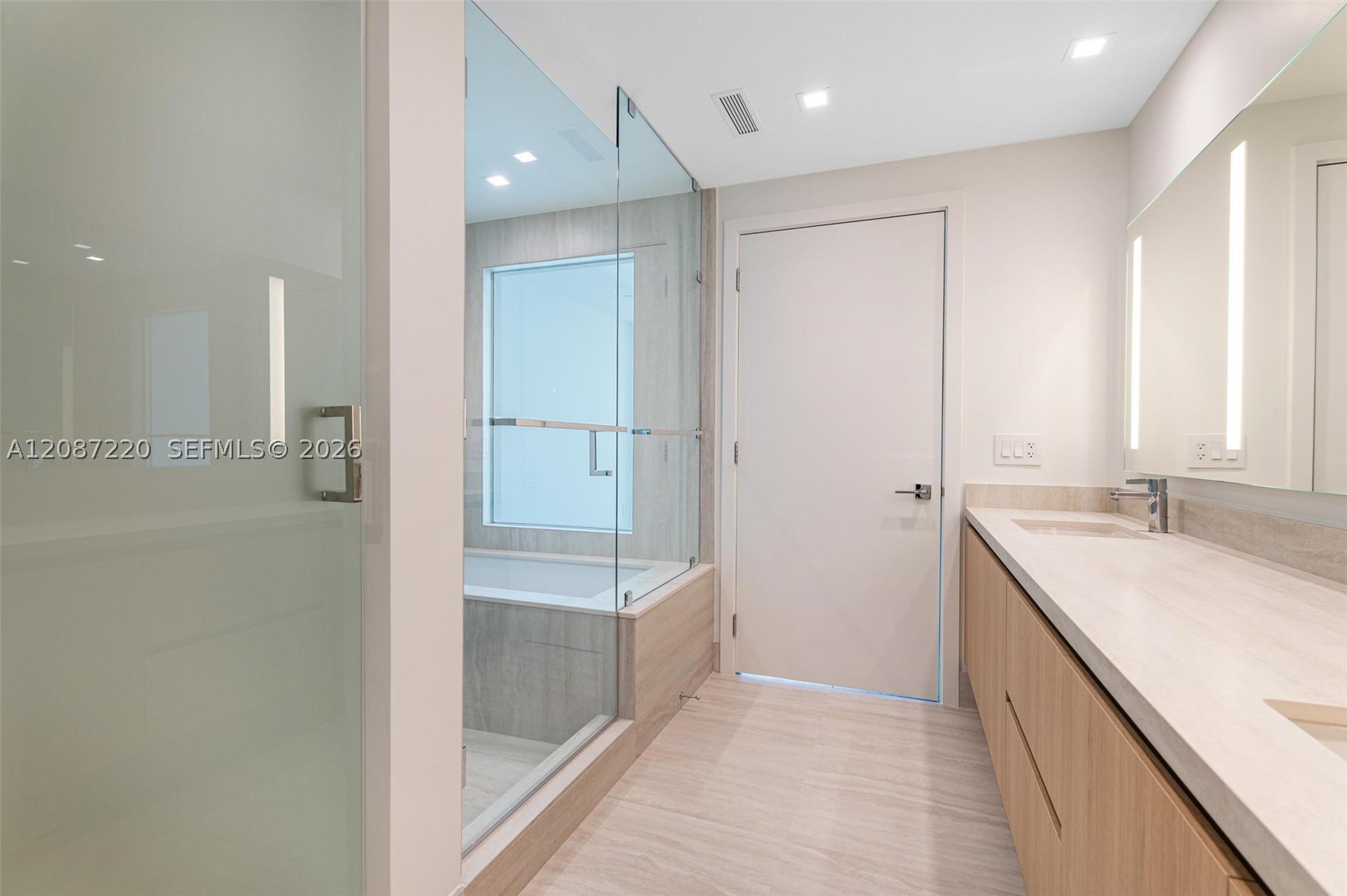 2411 Laguna #2704, North Miami FL 33181