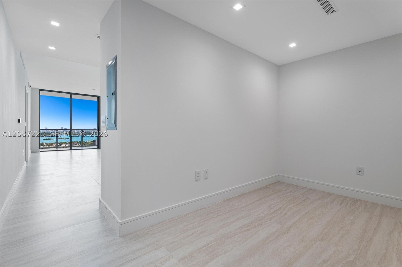 2411 Laguna #2704, North Miami FL 33181