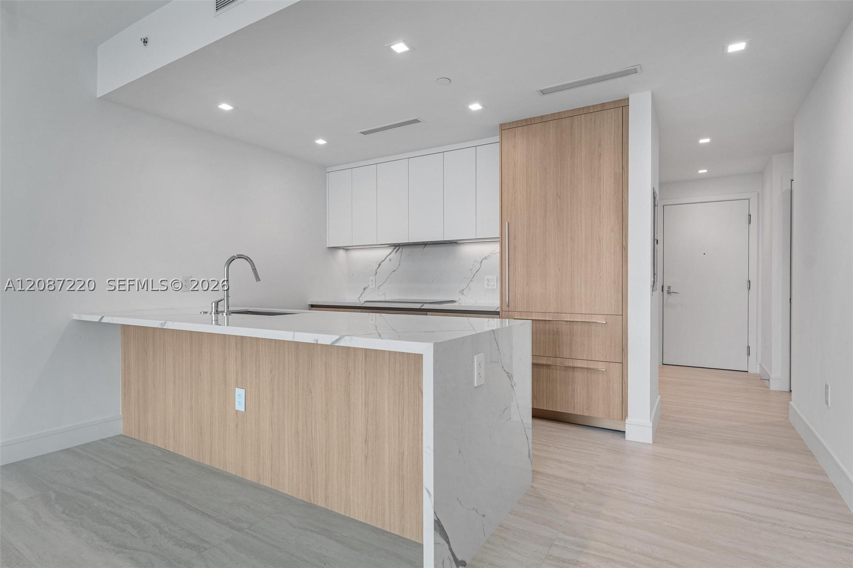 2411 Laguna #2704, North Miami FL 33181