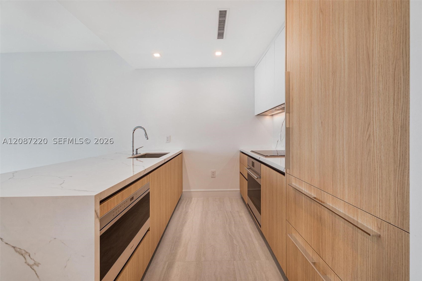 2411 Laguna #2704, North Miami FL 33181